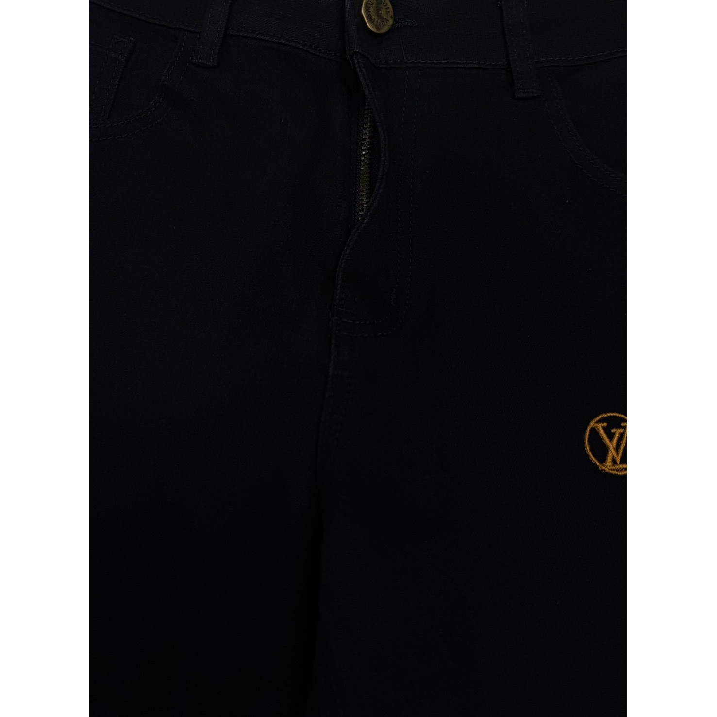 <p>LV 2026新款前后金色刺绣logo情侣款水洗宽松弹力牛仔裤&nbsp;</p>