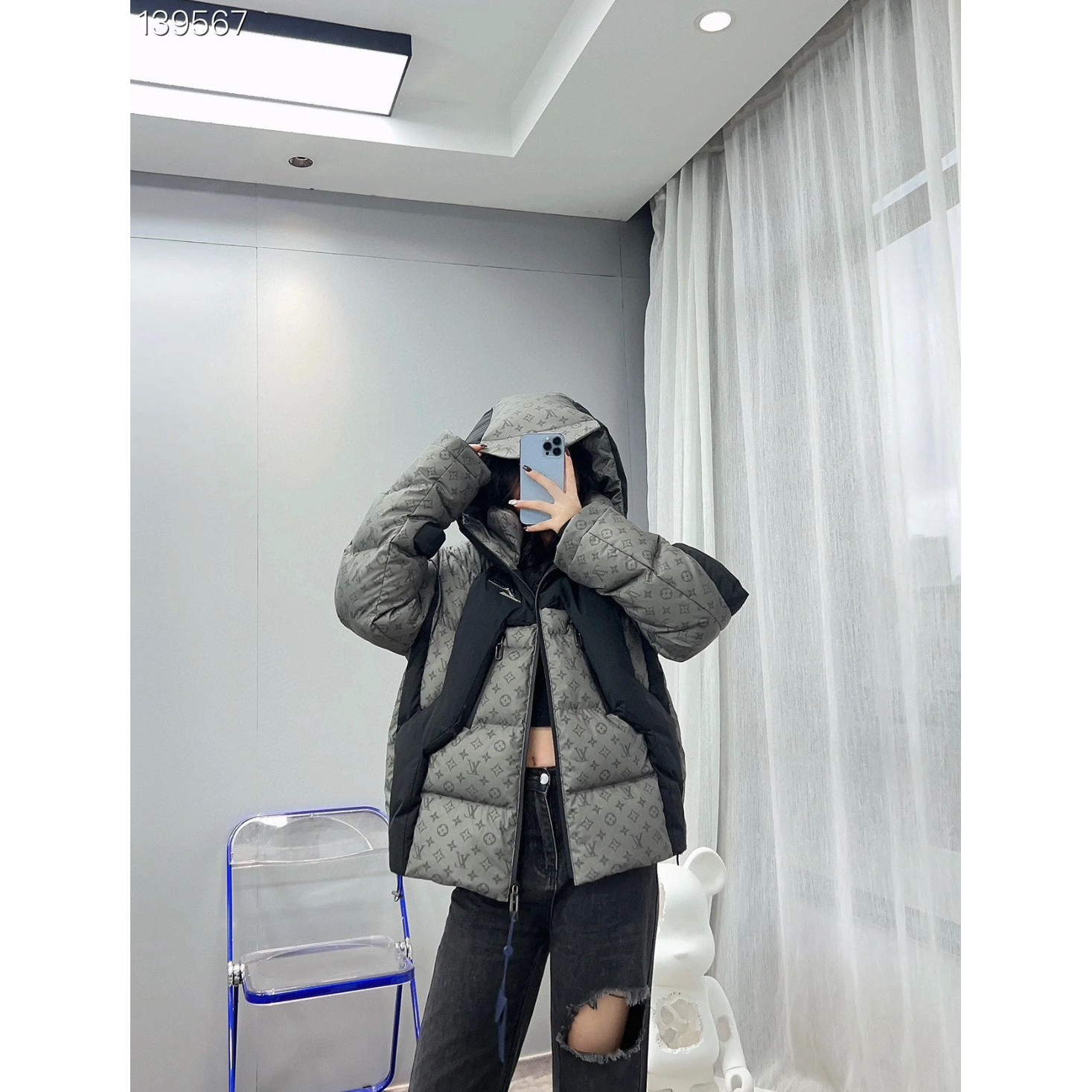 <p>LV 温感变色黑科技羽绒服</p>