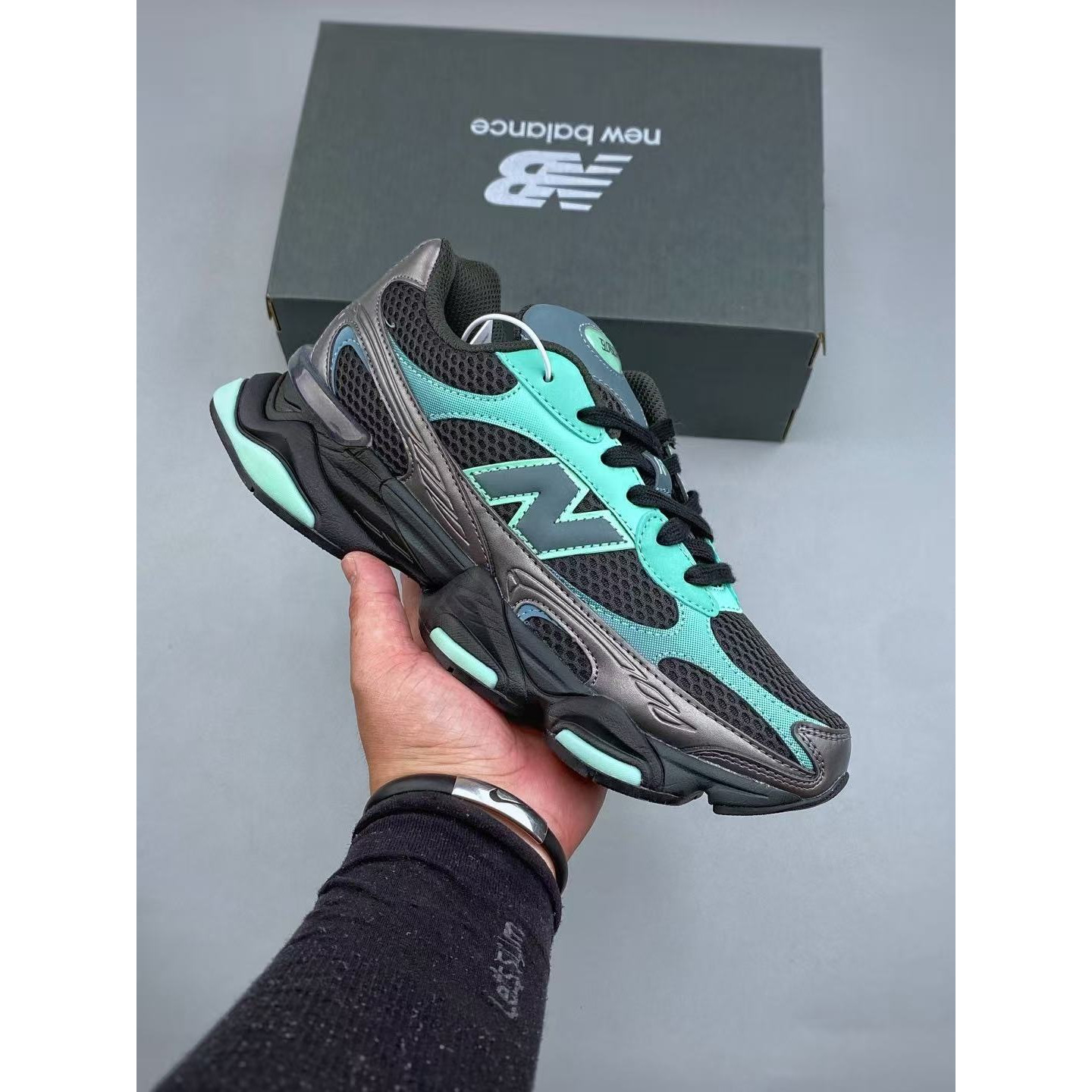<p>New Balance NB9060 休闲生活鞋</p>