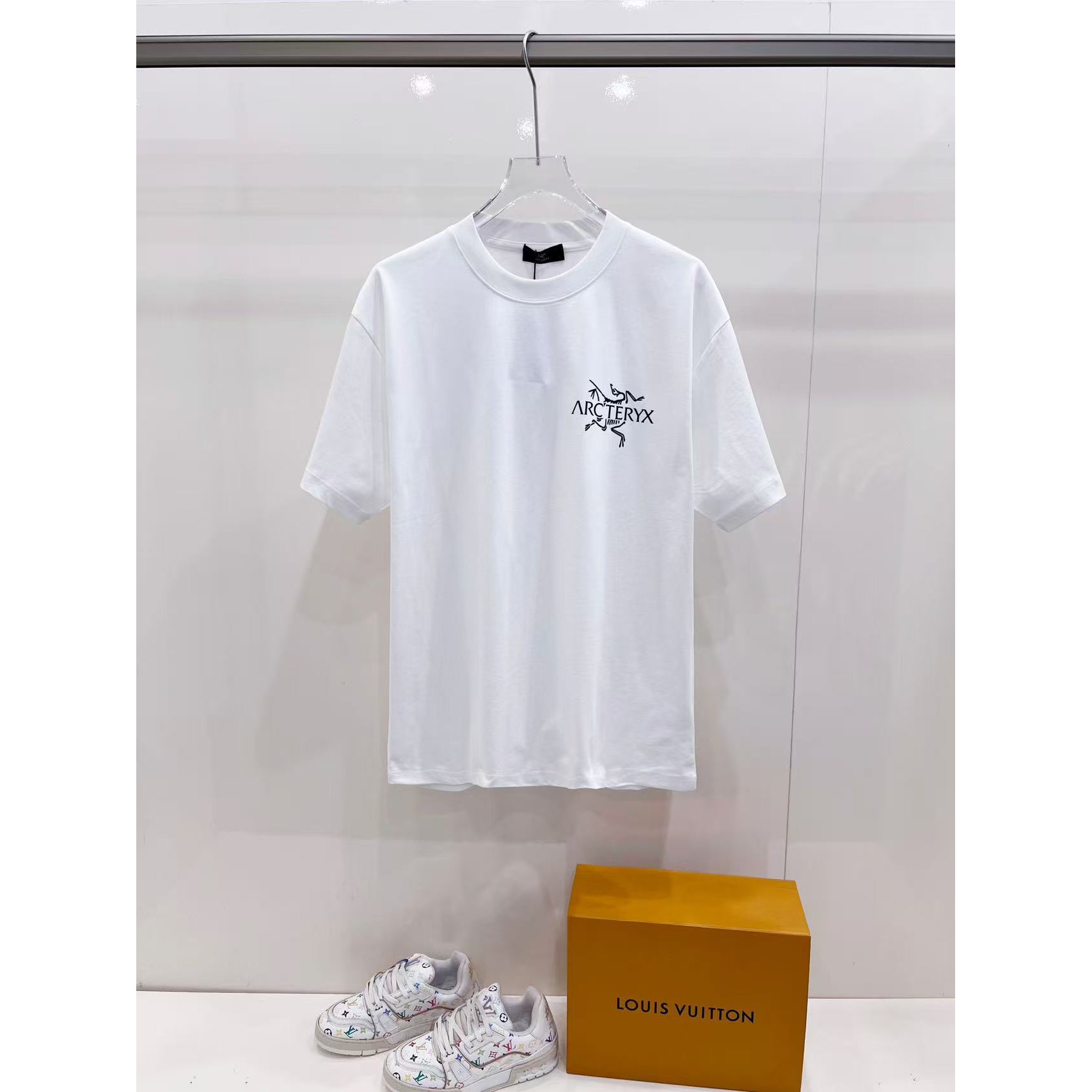 <p>Arc'teryx&nbsp;短袖圆领T恤(白)</p>