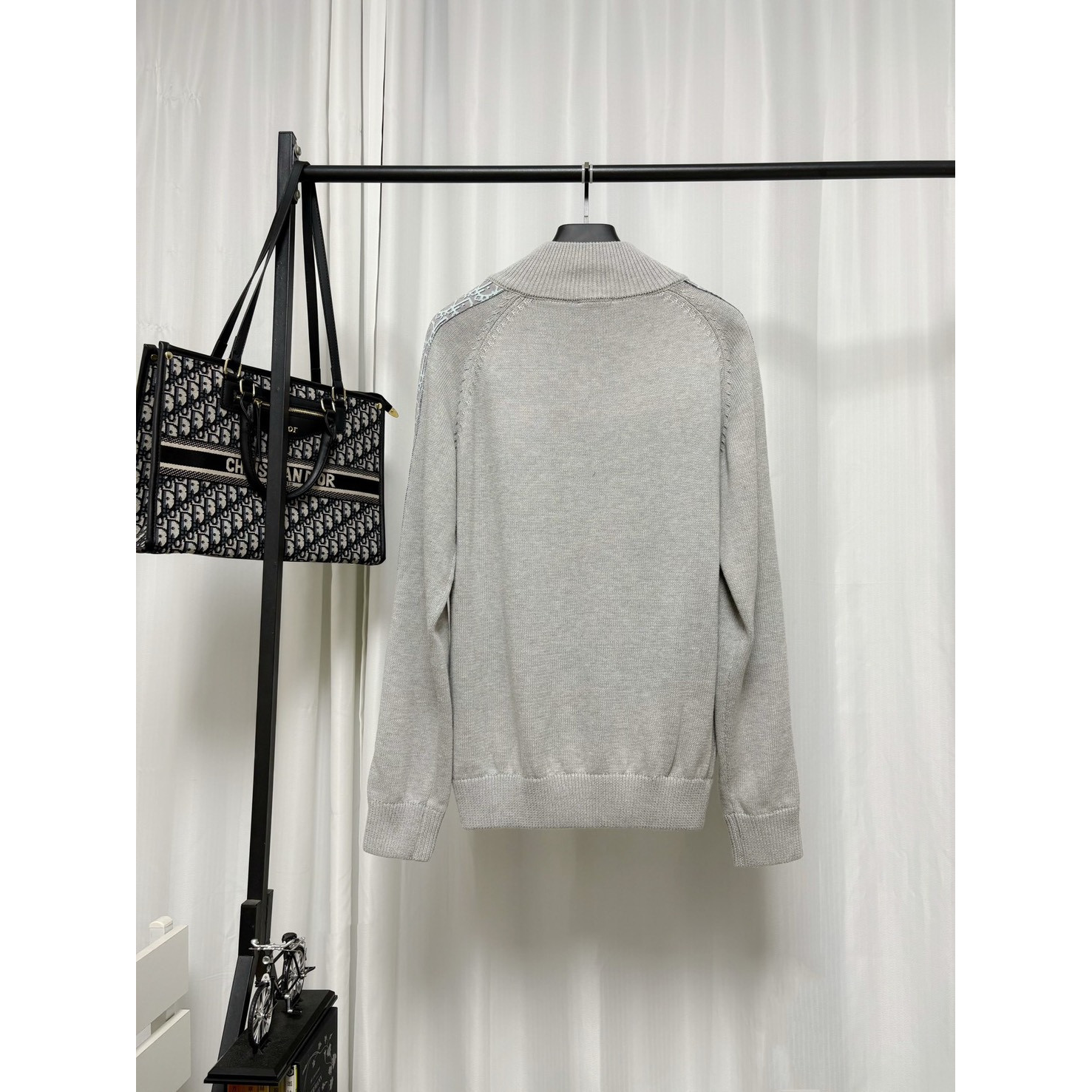 <p>Dior 开衫毛衣外套</p>