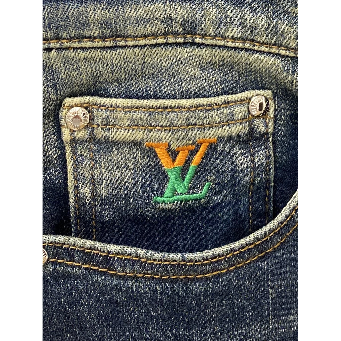 <p>LV 休闲牛仔裤</p>