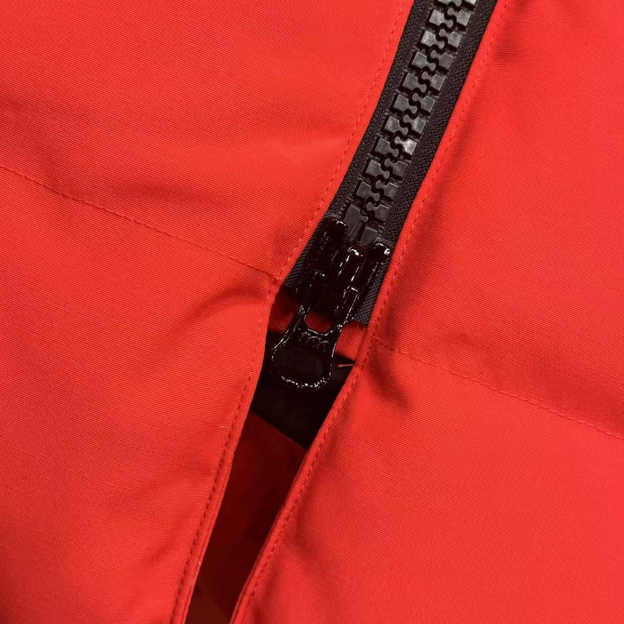 <p>Canada Goose 可拆卸兜帽全長款羽绒服(橘紅)</p>