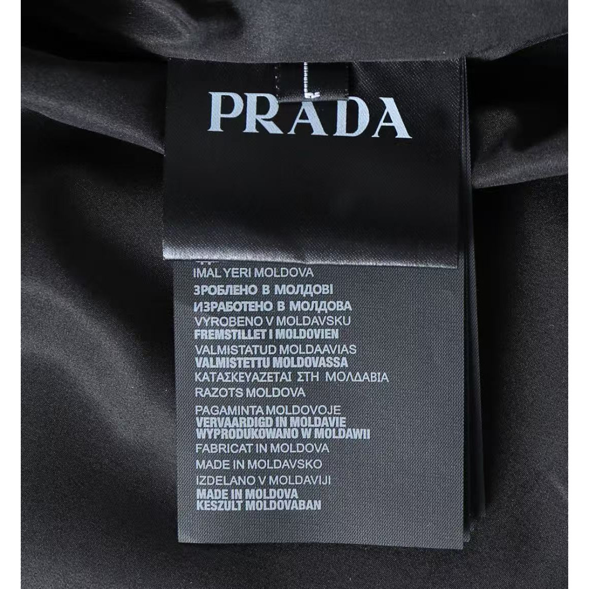 <p>PRADA 男士夹克外套(800829)</p>