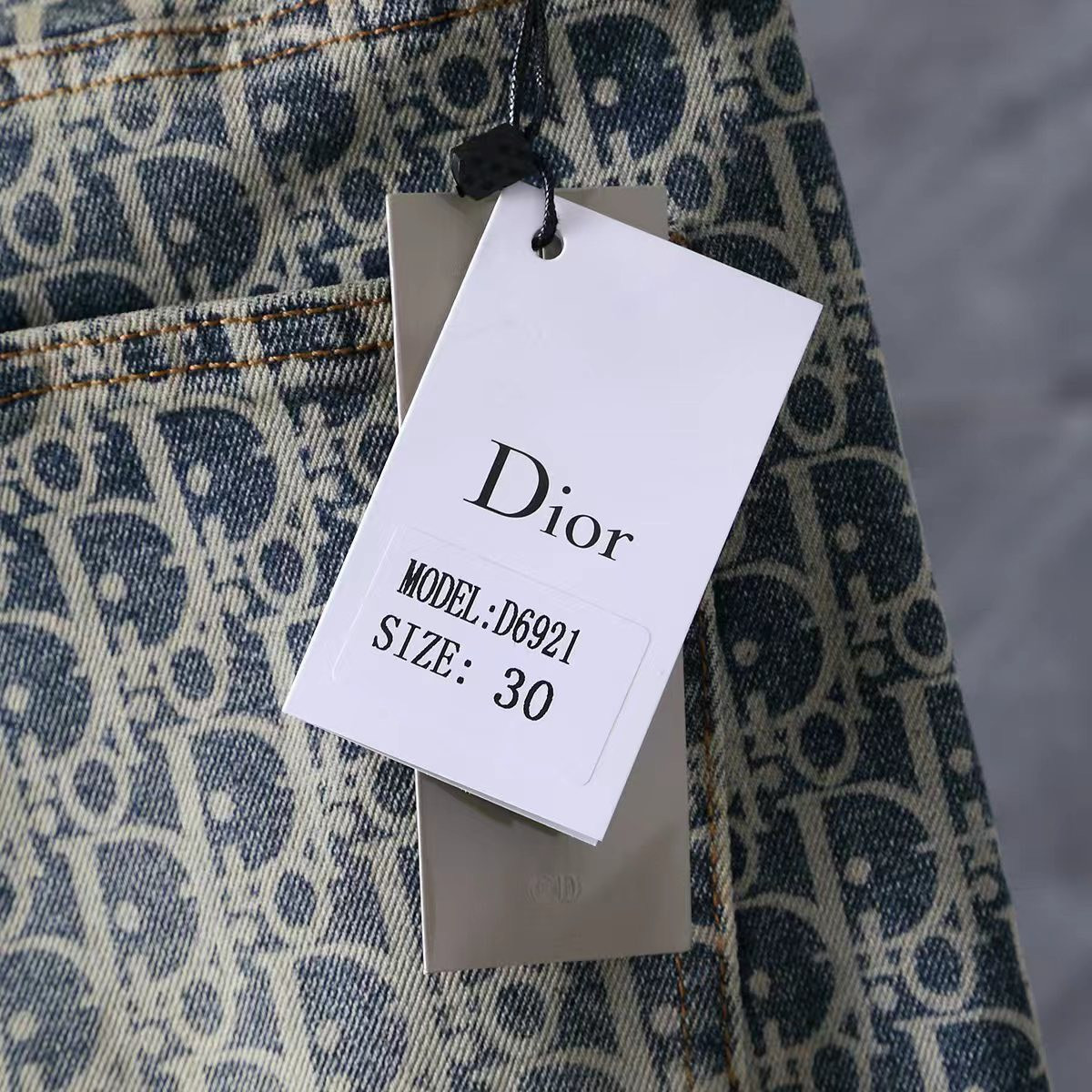 <p>DIOR&nbsp;丹宁水洗牛仔裤(D6921)</p>