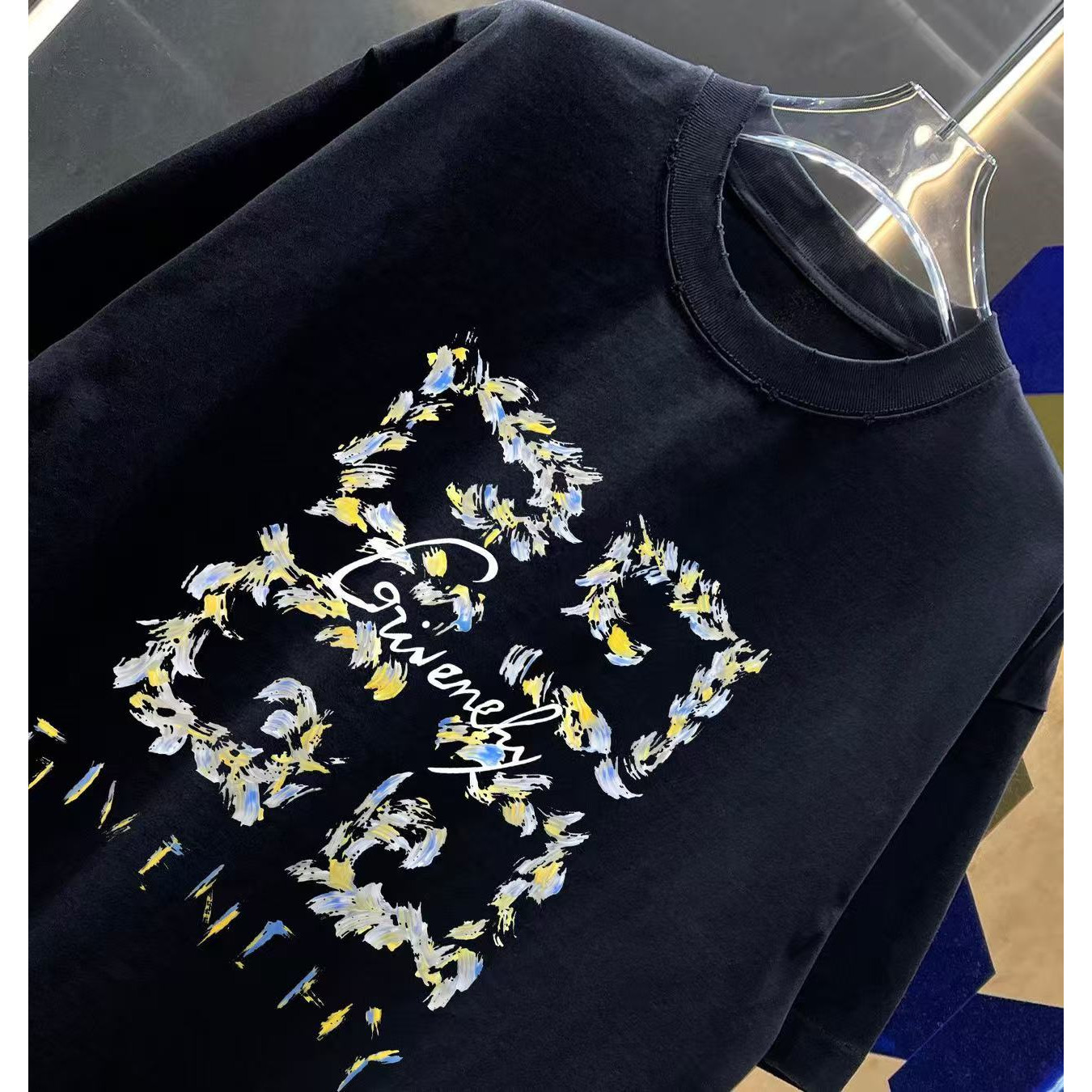 <p>Givenchy 洗水磨破短袖T恤(洗水黑)</p>