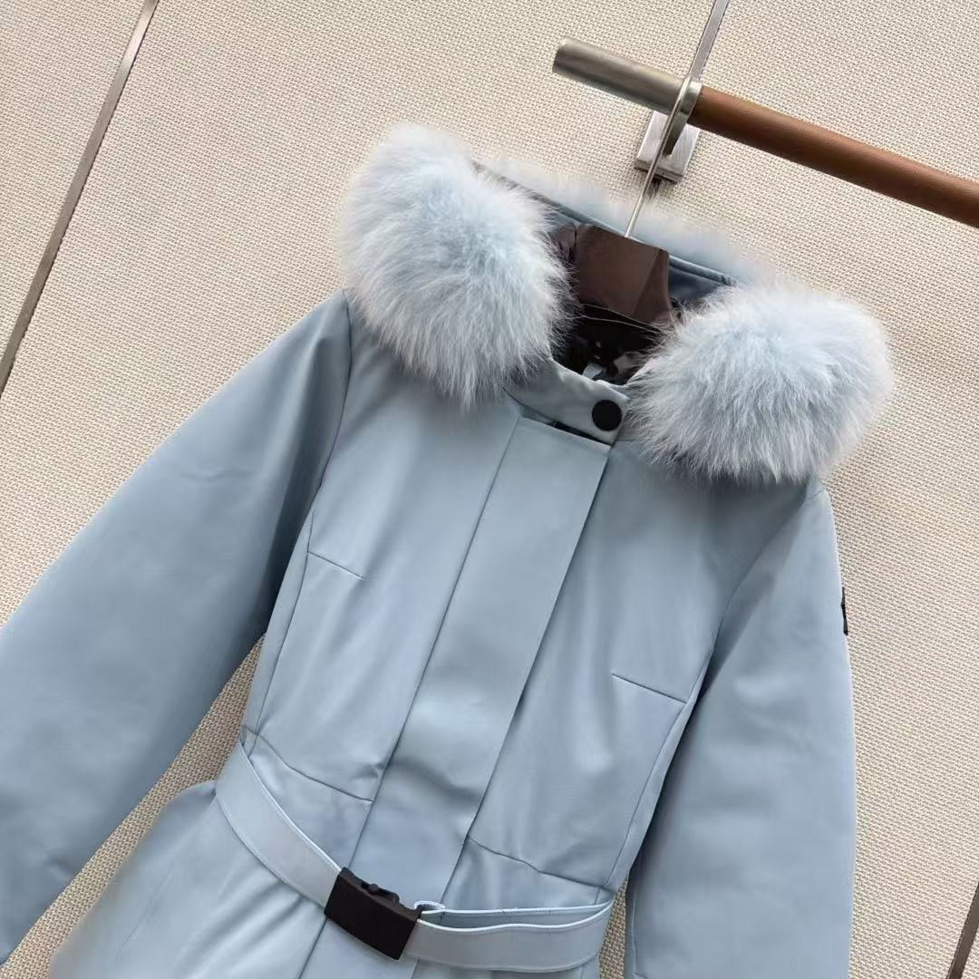 <p>MONCLER 经典Celac短款收腰羽绒滑雪服(天藍)</p>