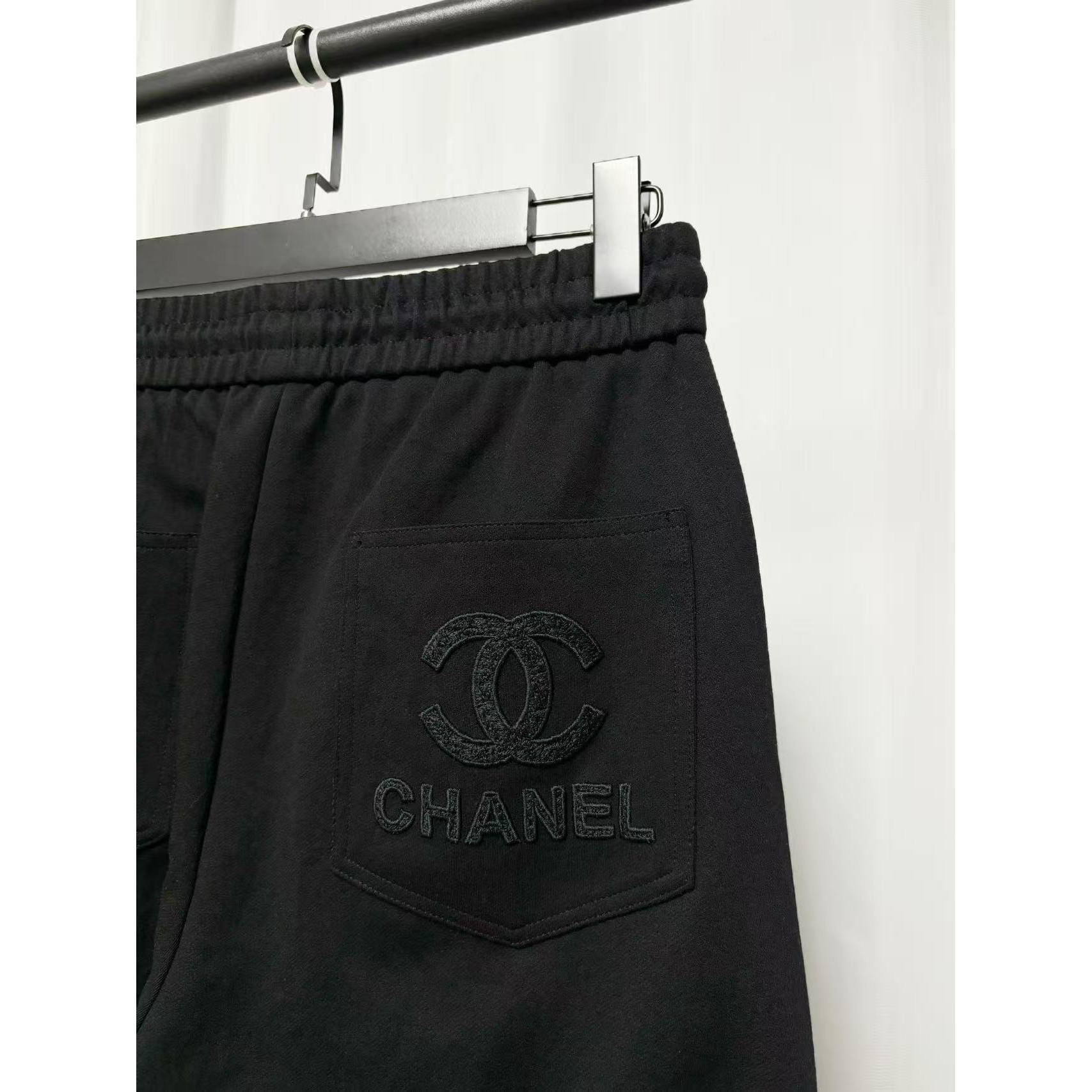 <p>Chanel 休闲长裤(黑)</p>