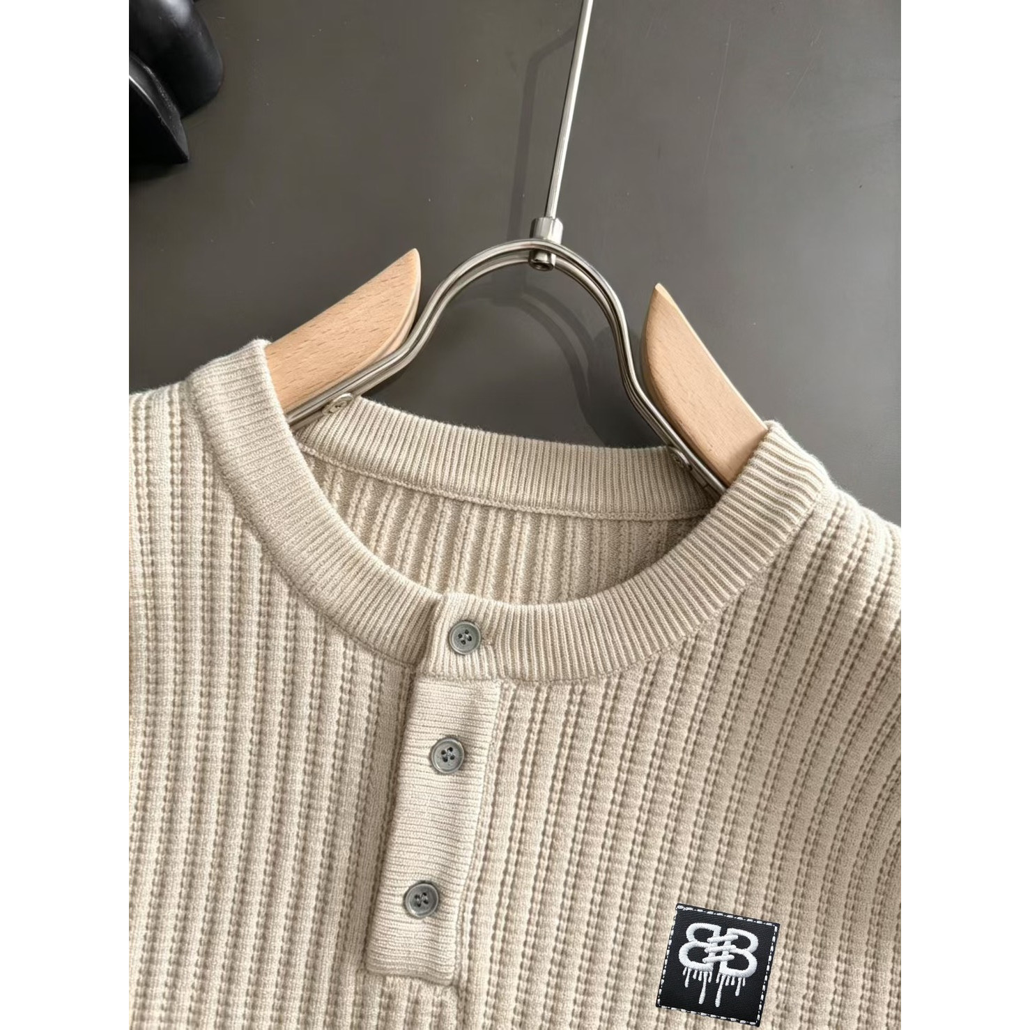 <p>Balenciaga&nbsp;高品质男士毛衣(杏)</p>