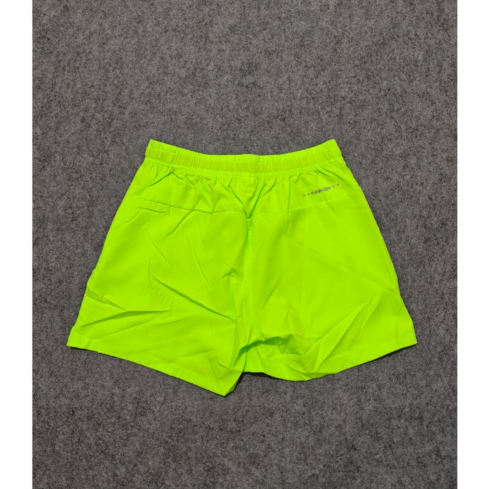 <p>DESCENTE 速乾短褲(螢光)</p>