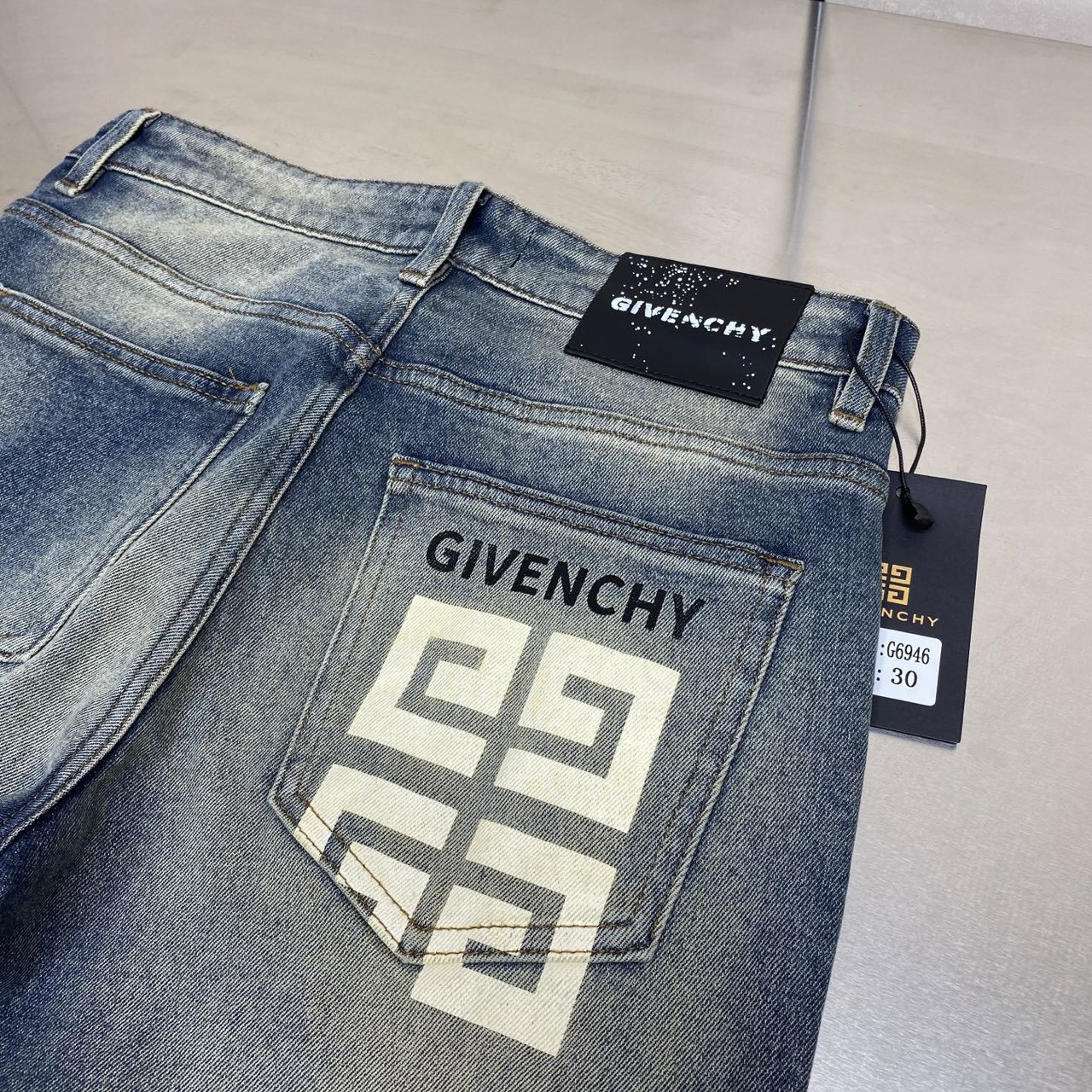 <p>GIVENCHY 丹宁水洗牛仔裤(6946)</p>