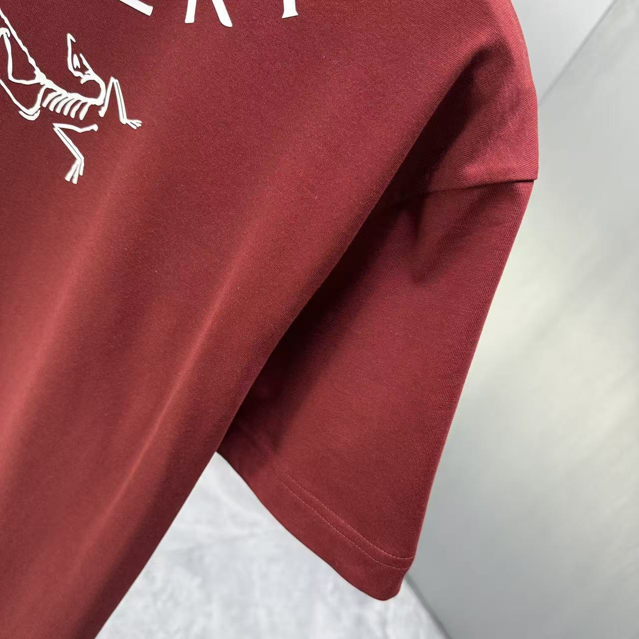 <p>Arc'teryx 短袖T恤(紅)</p>