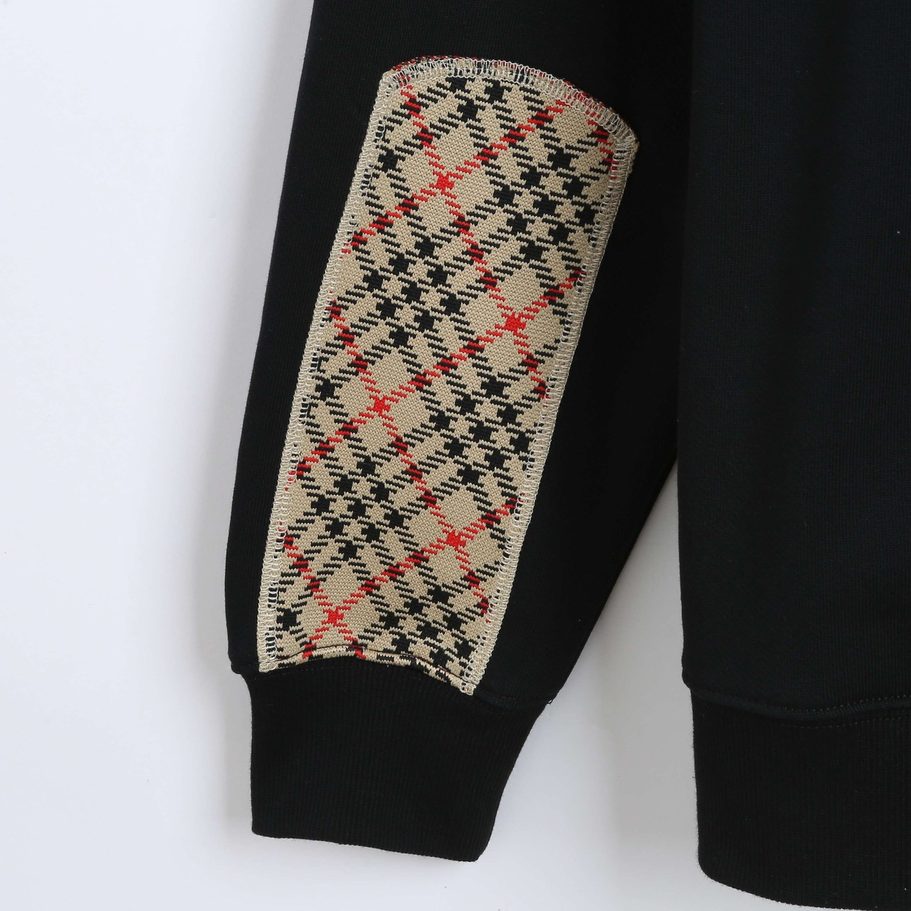 <p>Burberry 格子拼接连帽开衫卫衣(黑)</p>