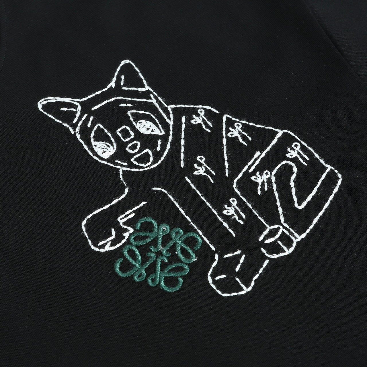<p>LOEWE &nbsp;logo绣花短袖T恤(黑)</p>