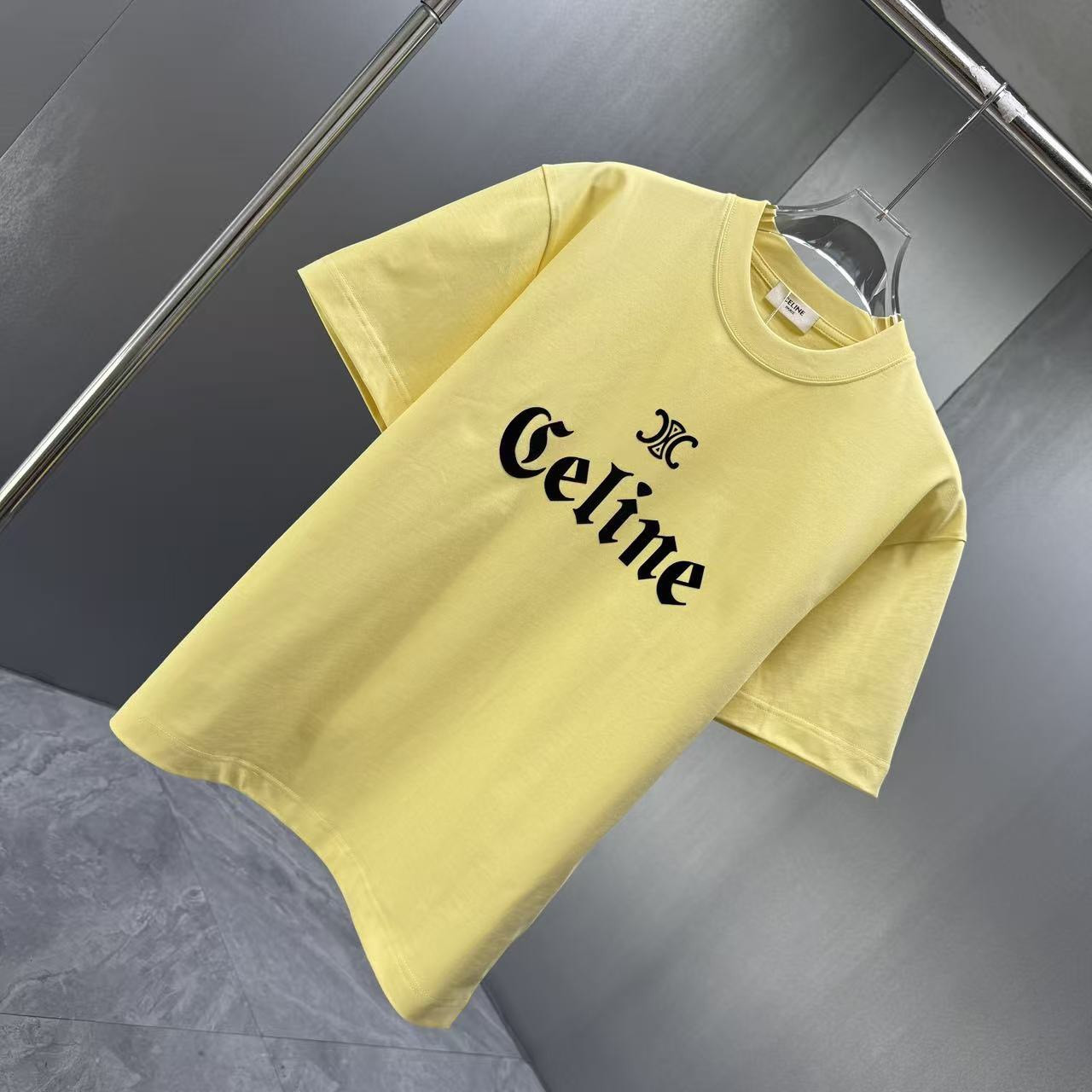 <p>CELINE 短袖T恤(黃)</p>
