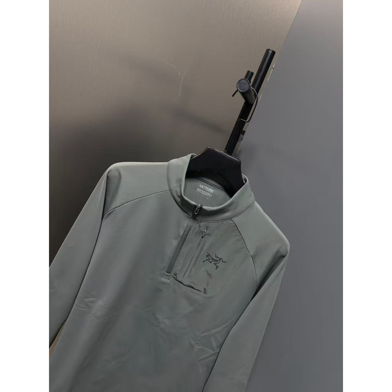 <p>Arc'teryx 半拉链口袋长袖打底(軍綠)</p>