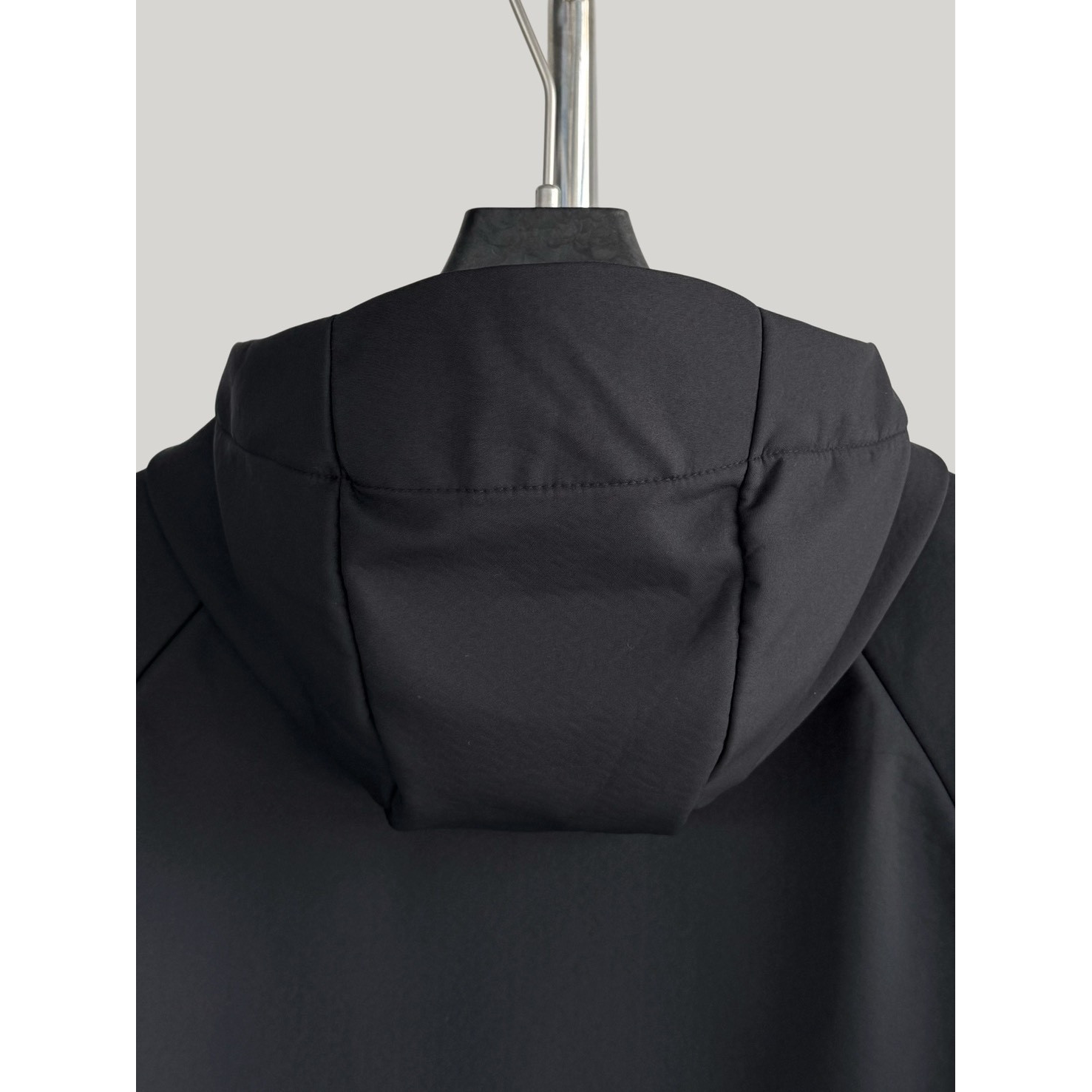 <p>KOLON SPORT 冲锋衣连帽款(黑)</p>