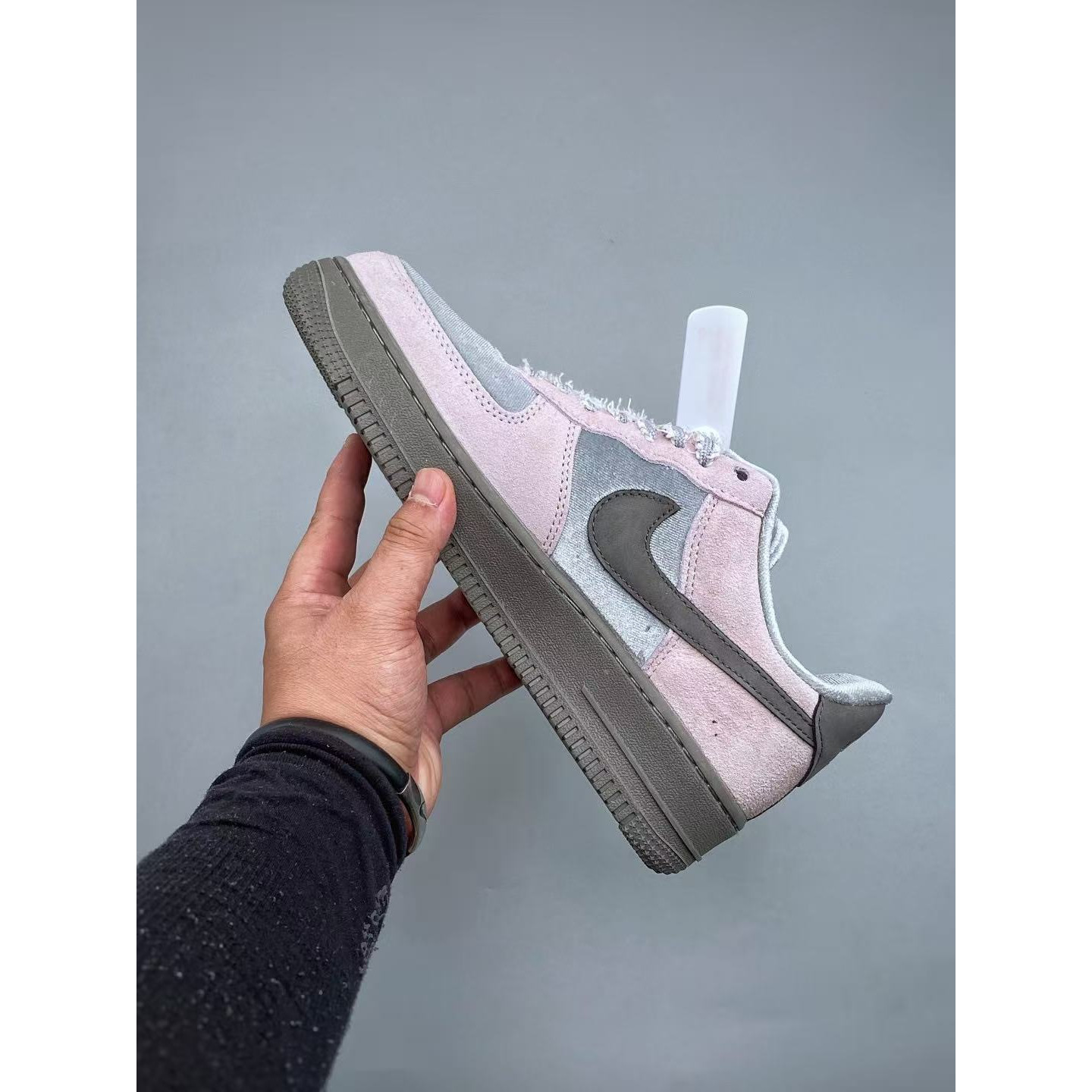 <p>NIKE AIR FORCE 1 LOW (粉)&nbsp;</p>
