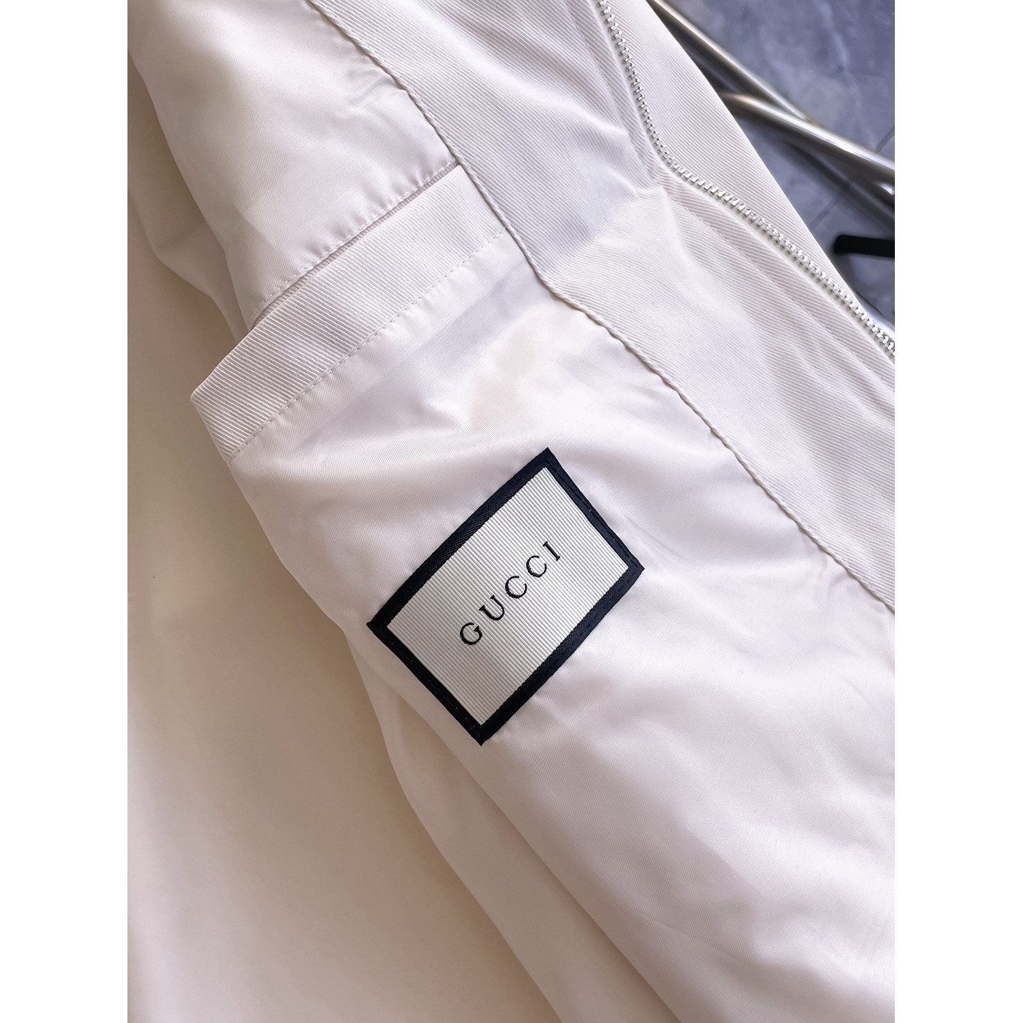 <p>GUCCI 男士夹克外套(白)</p>