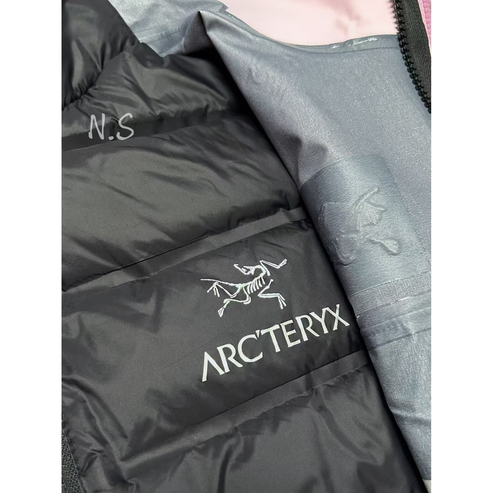 <p>Arc'teryx SL硬壳冲锋衣(潮汐粉)</p>