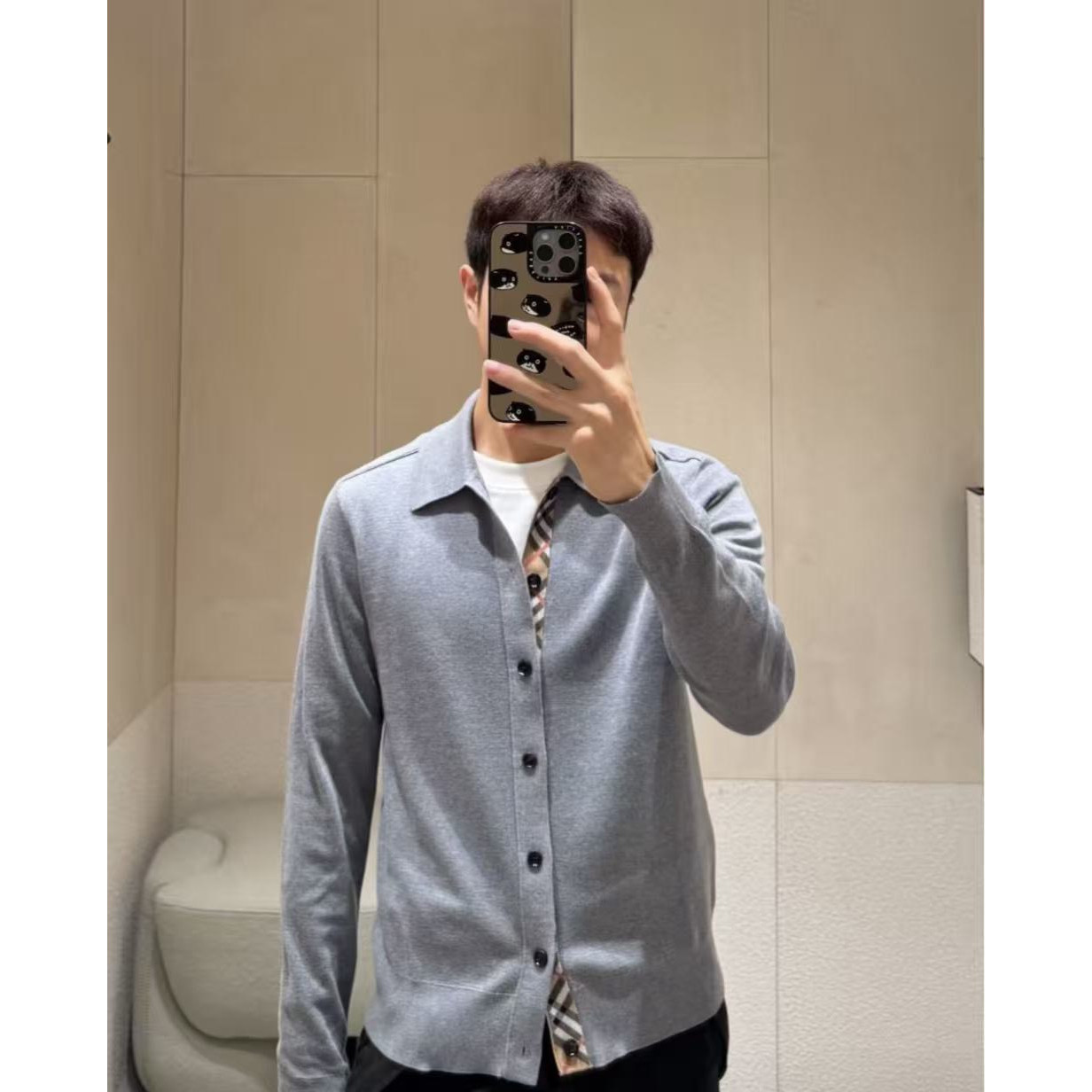 <p>Burberry 羊毛格纹装饰衣襟开衫衬衫(灰)</p>