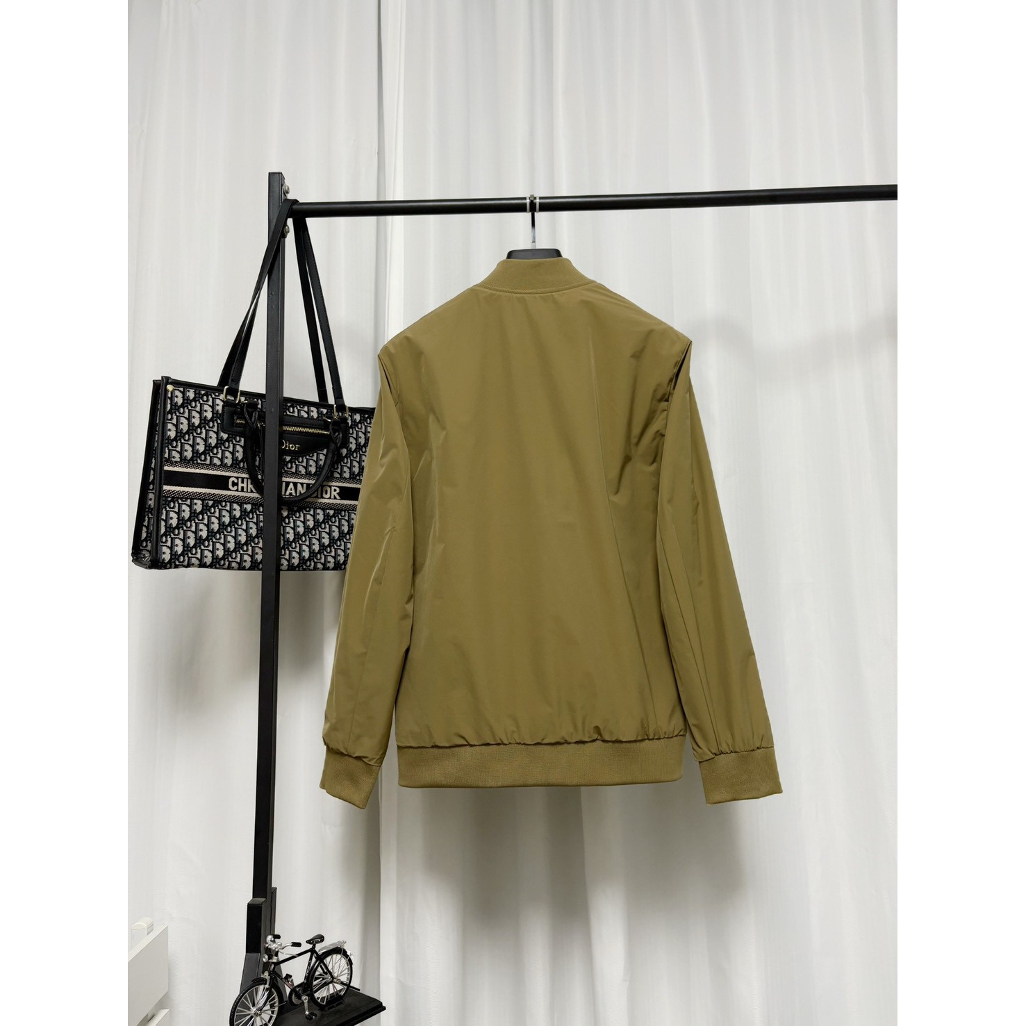 <p>Burberry 双面穿夹克外套</p>