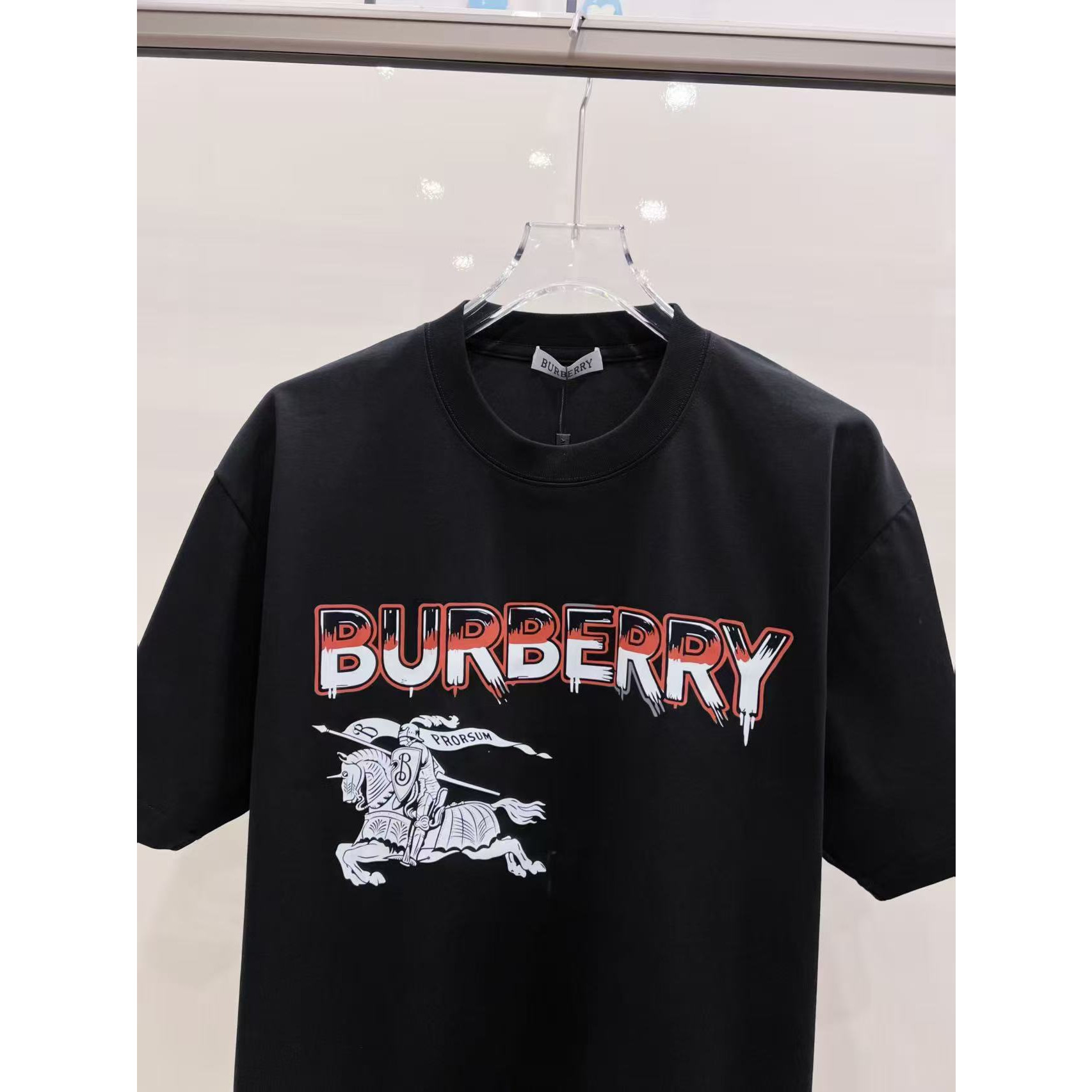 <p>BURBERRY&nbsp;短袖圆领T恤(黑)</p>