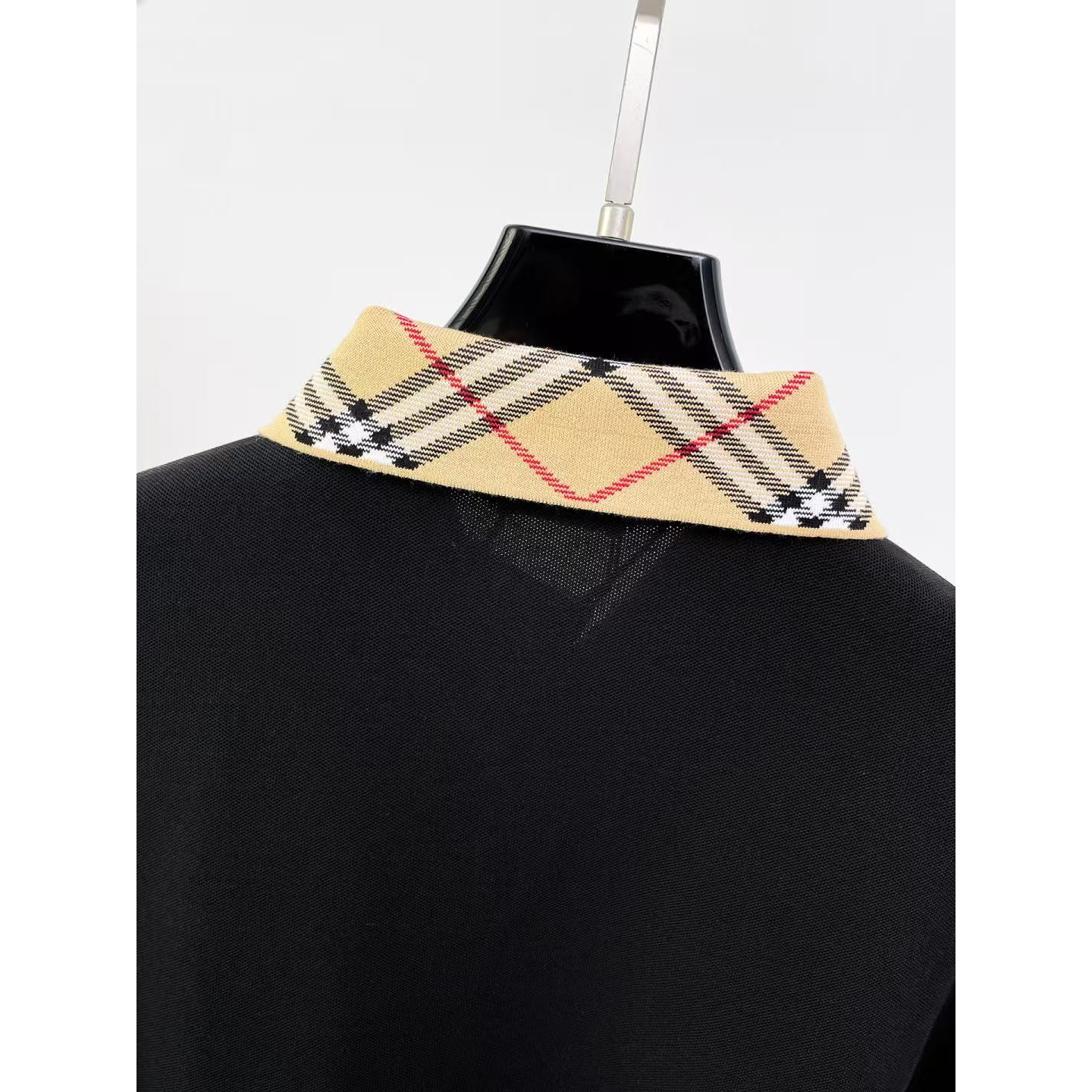 <p>BURBERRY 长袖Polo衫(黑)</p>