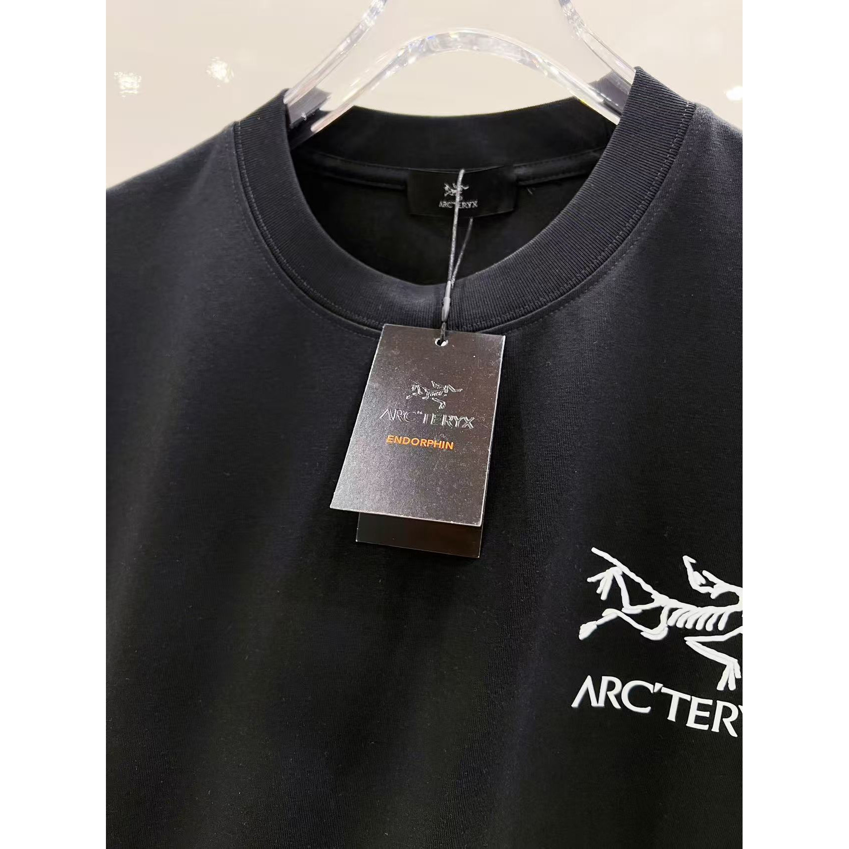 <p>Arc'teryx 短袖圆领T恤(黑)</p>