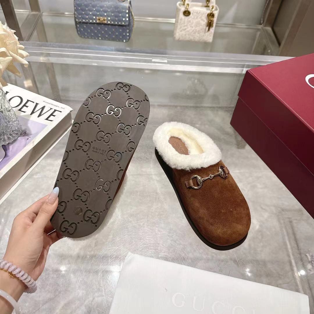 <p>GUCCI 穆勒羊毛拖鞋</p>