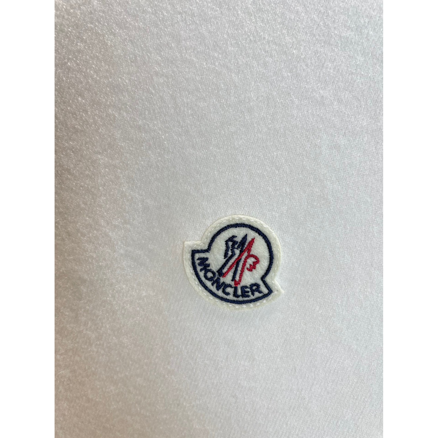 <p>MONCLER 秋冬新款男士圆领毛衣(白)<br />
&nbsp;</p>