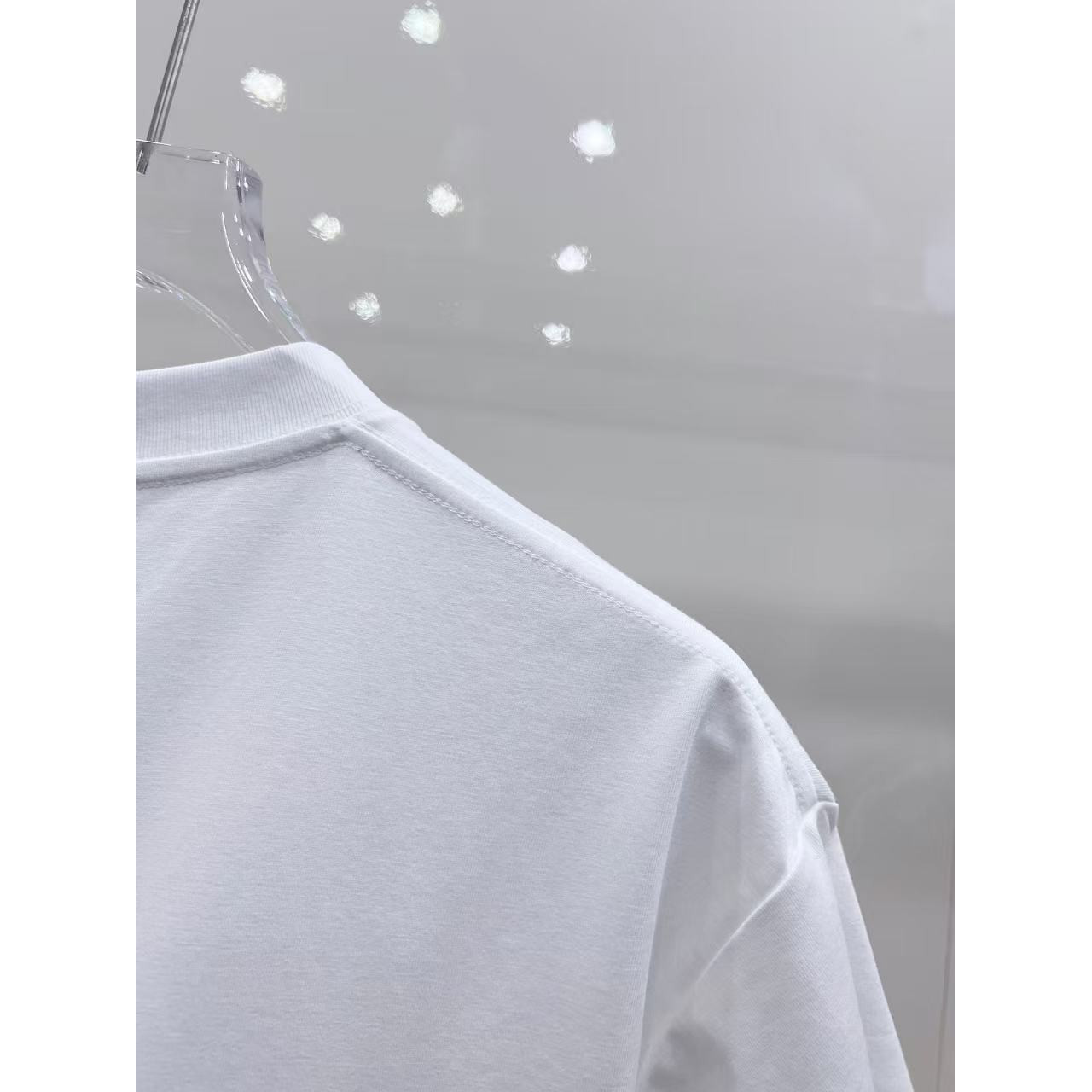 <p>GUCCI&nbsp;短袖圆领T恤(白)</p>