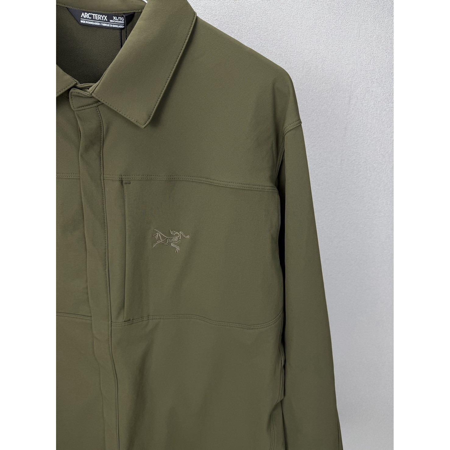 <p>Arc'teryx 情侣款翻领夹克外套(军绿色)</p>