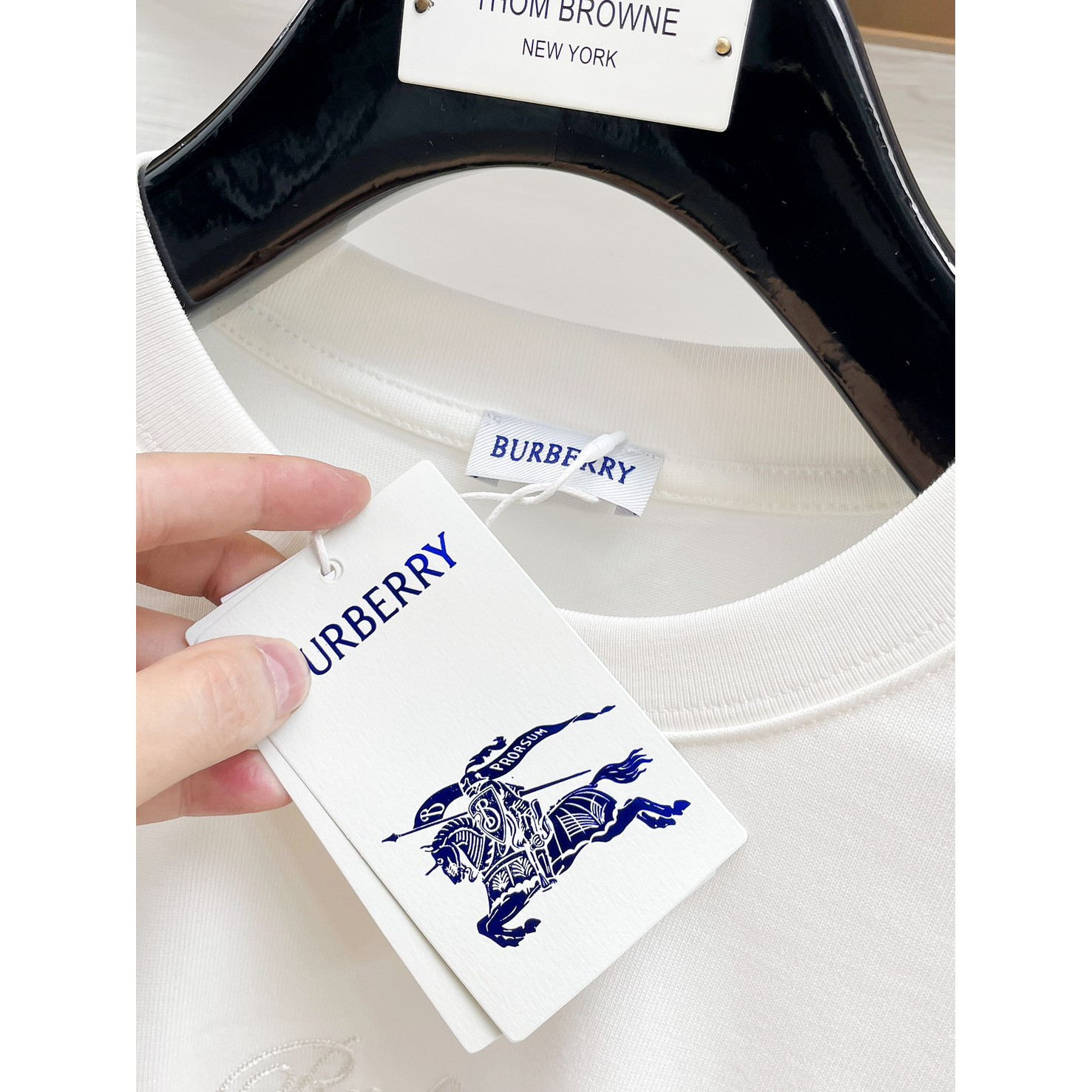 <p>BURBERRY 长袖T恤(白)</p>