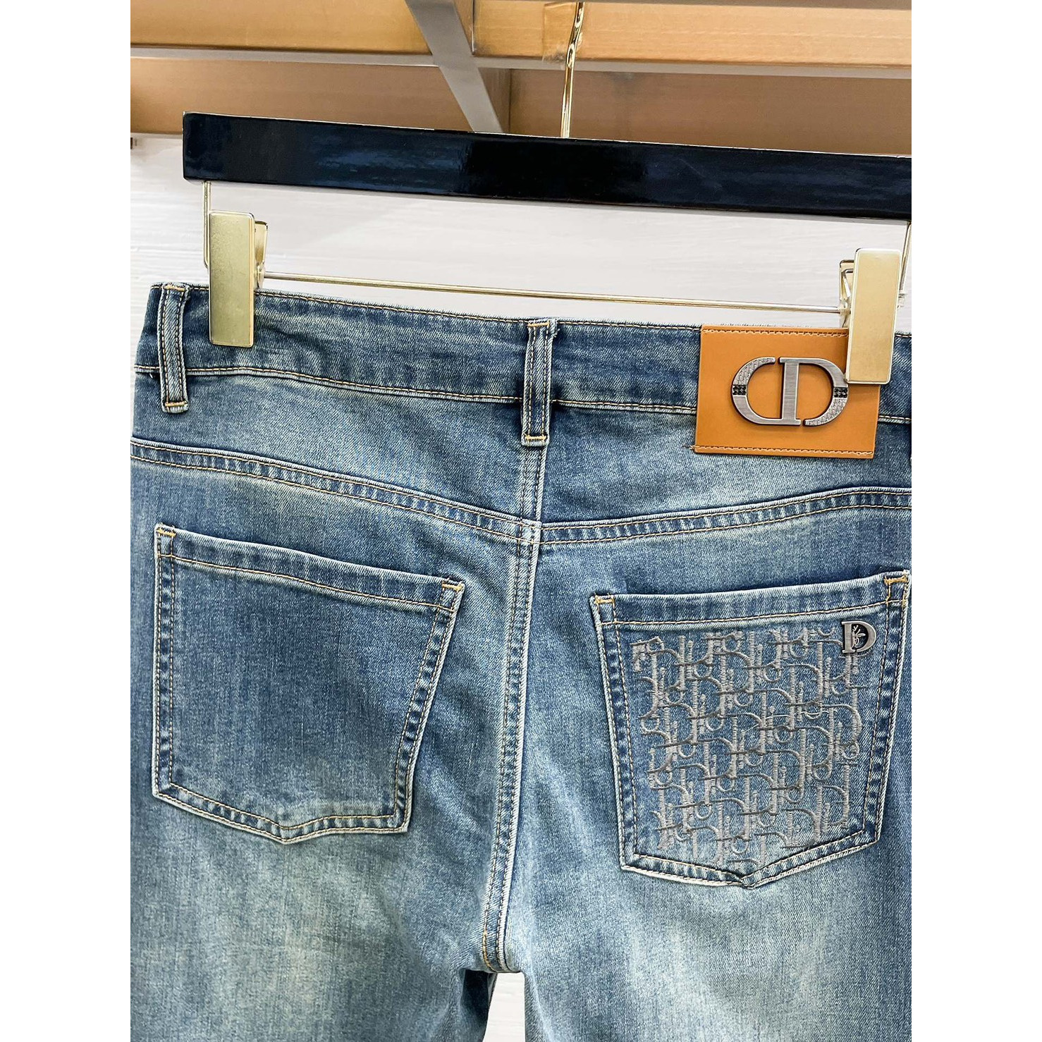 <p>DIOR&nbsp;高端牛仔裤(淺藍)</p>