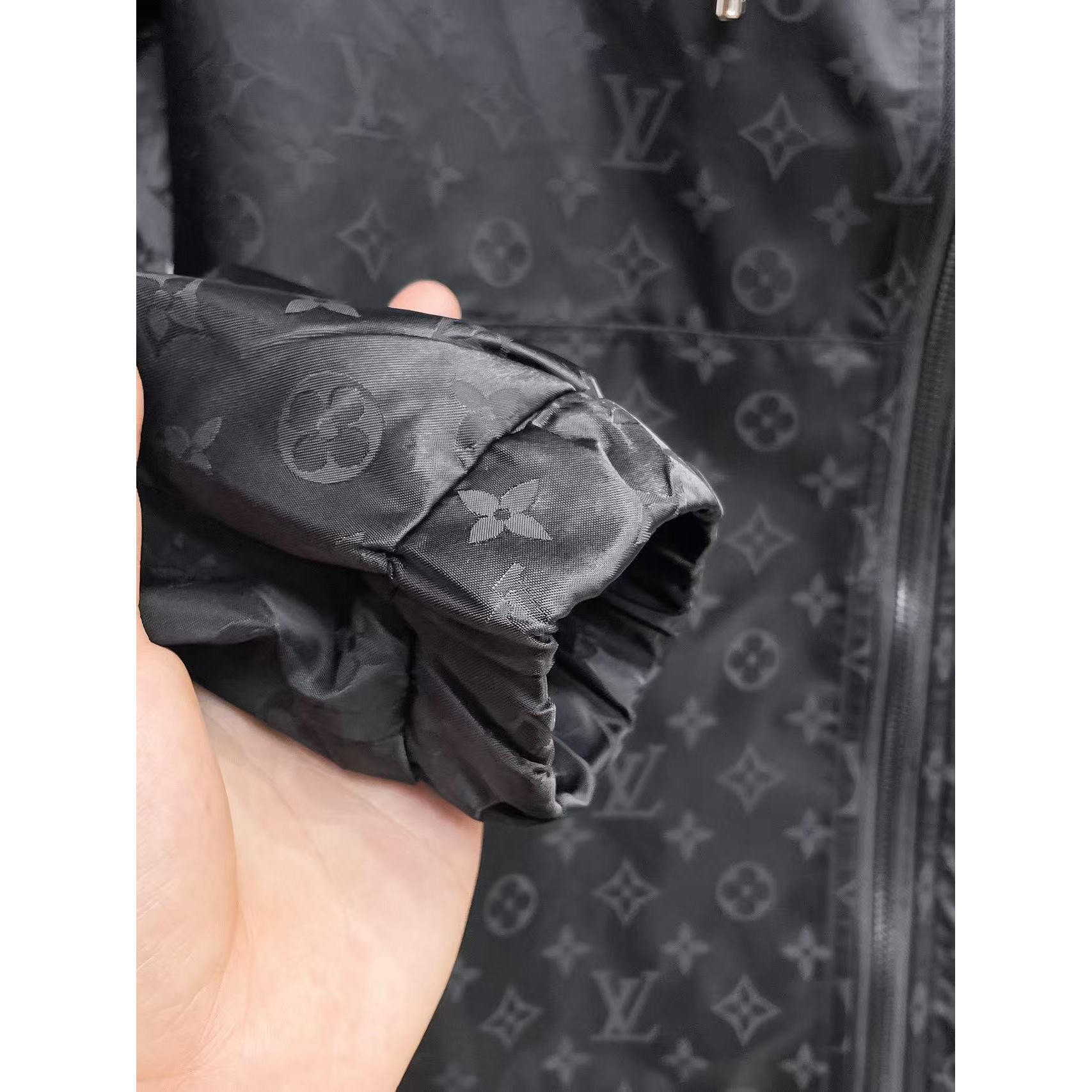 <p>LV 夏季防晒衣短裤套装(811159)</p>