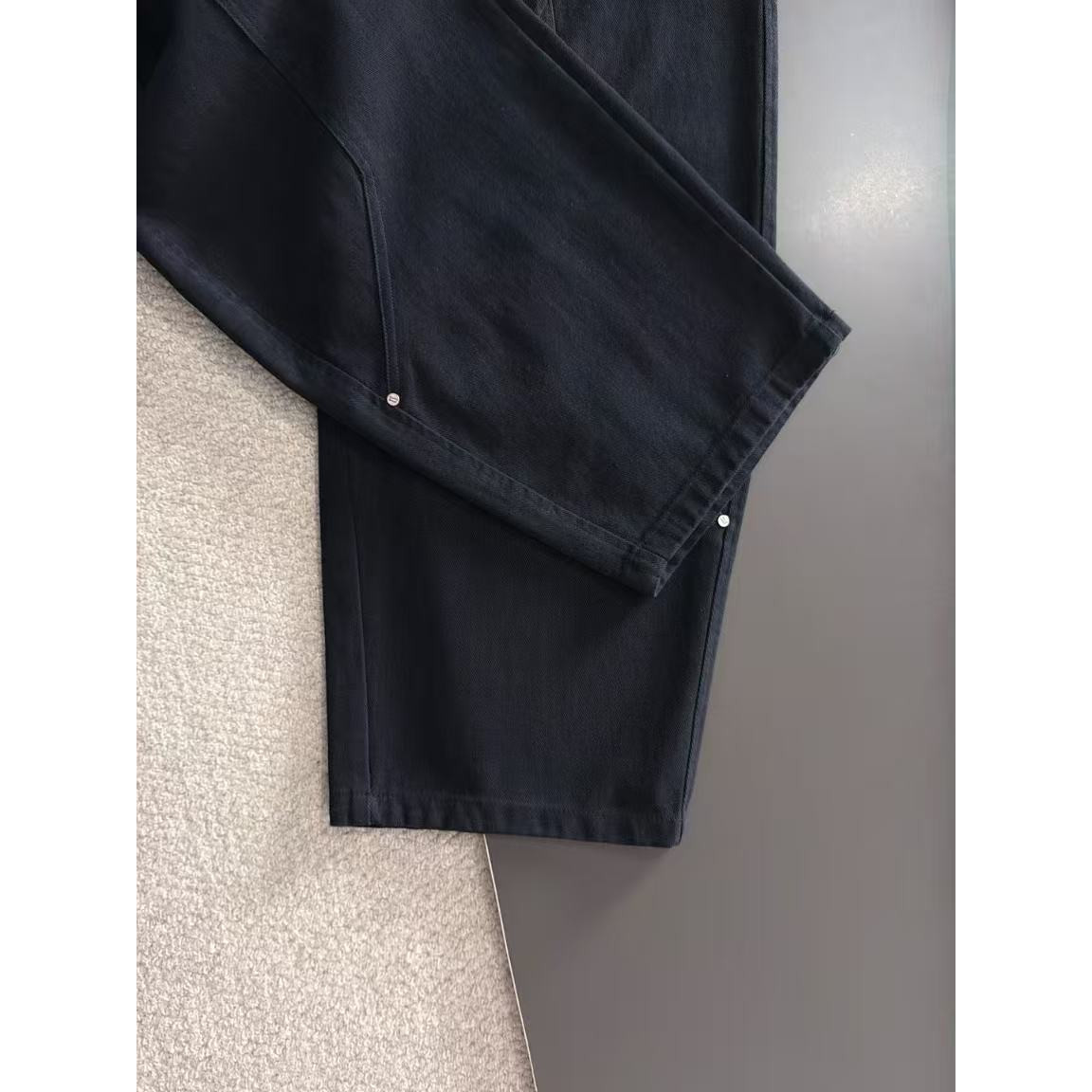 <p>MONCLER 秋冬新款松紧带休闲裤(黑)</p>