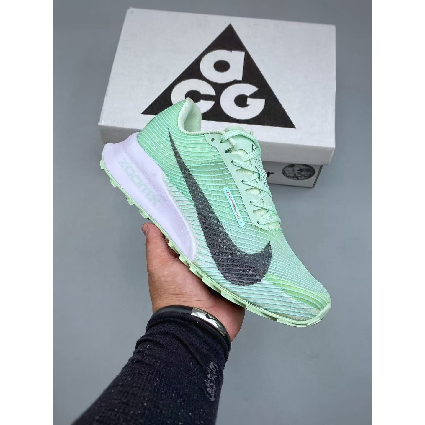 <p>Nike Zoomx ACG Ultrafly Trail&nbsp; 透气越野跑步鞋&nbsp;</p>