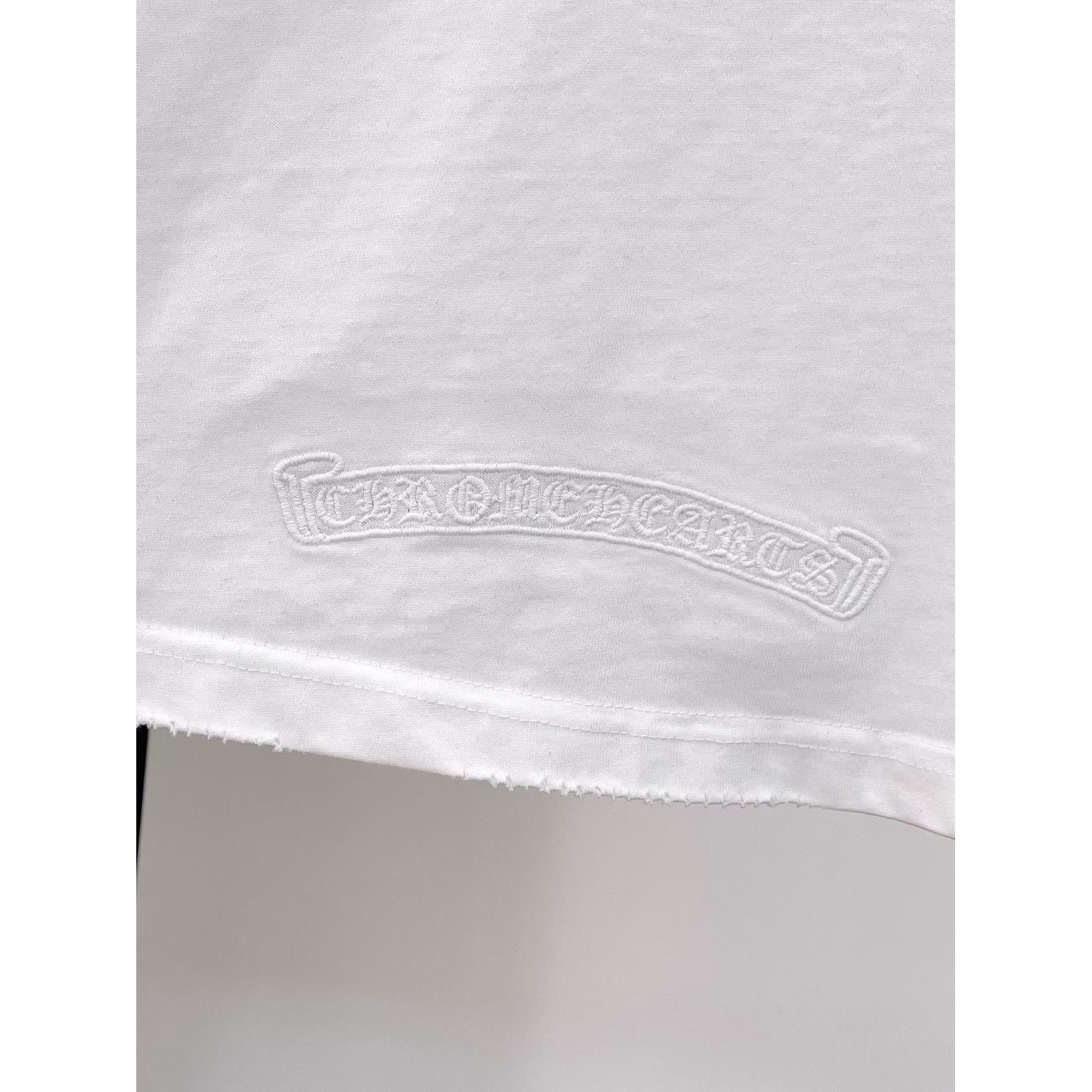 <p>CHROME HEARTS 专柜新款短袖T恤(白)</p>