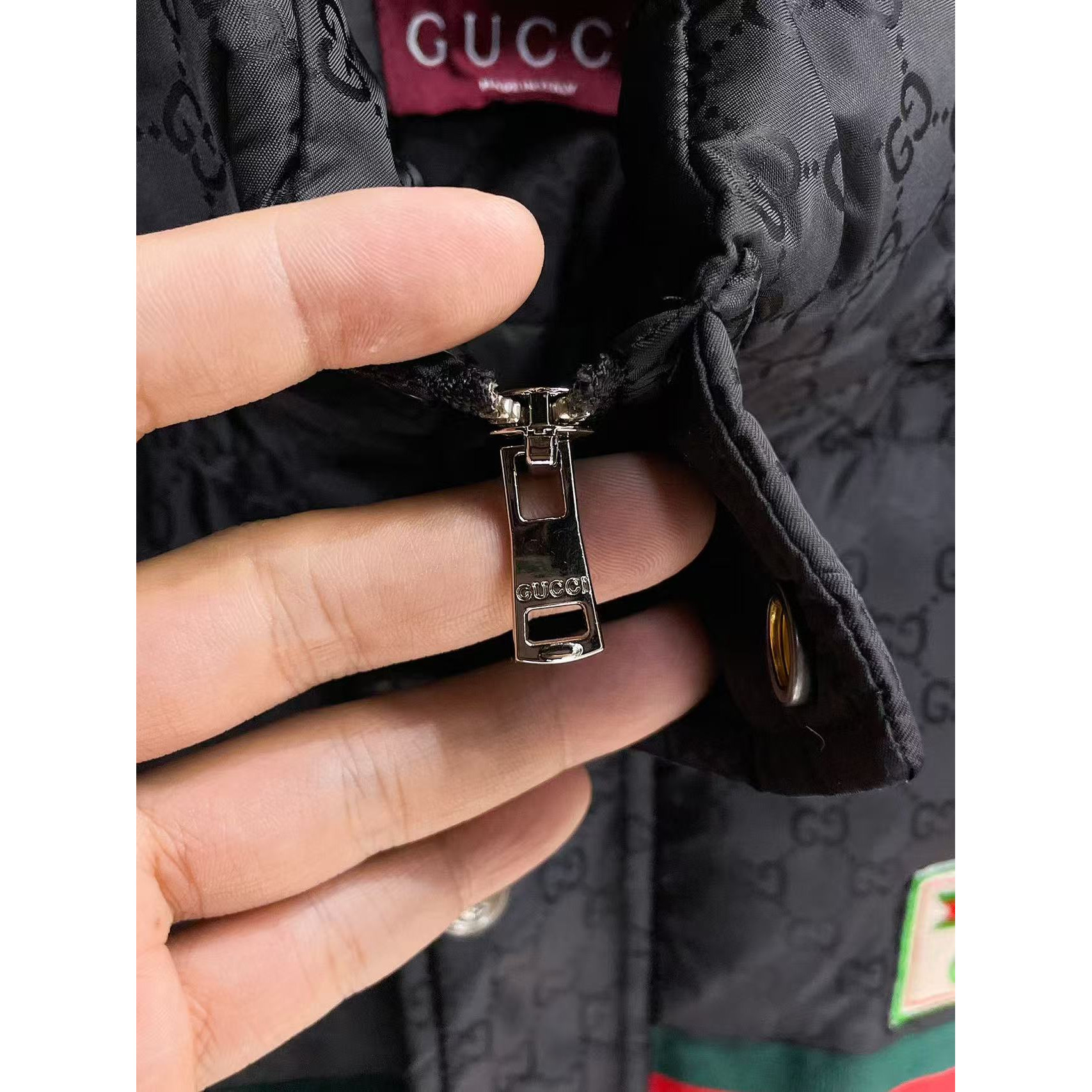 <p>GUCCI 秋冬新款羽绒服(黑)</p>