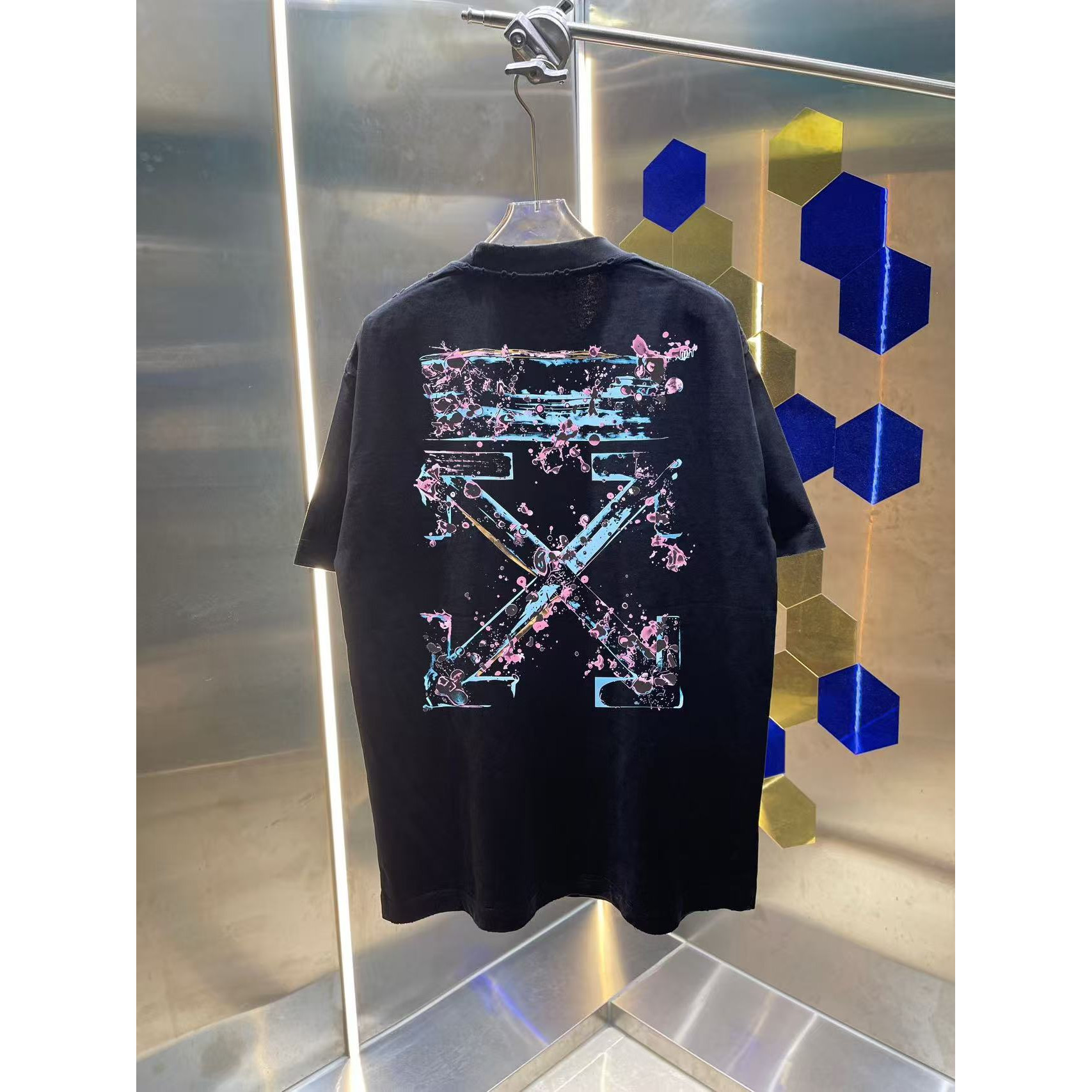 <p>Givenchy 洗水磨破短袖T恤(洗水黑)</p>