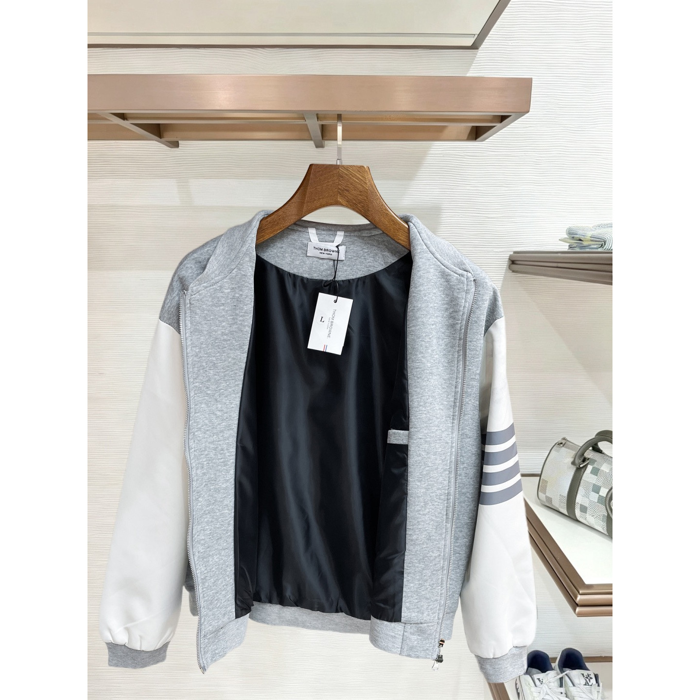 <p>Thom Browne 精品外套(灰)</p>