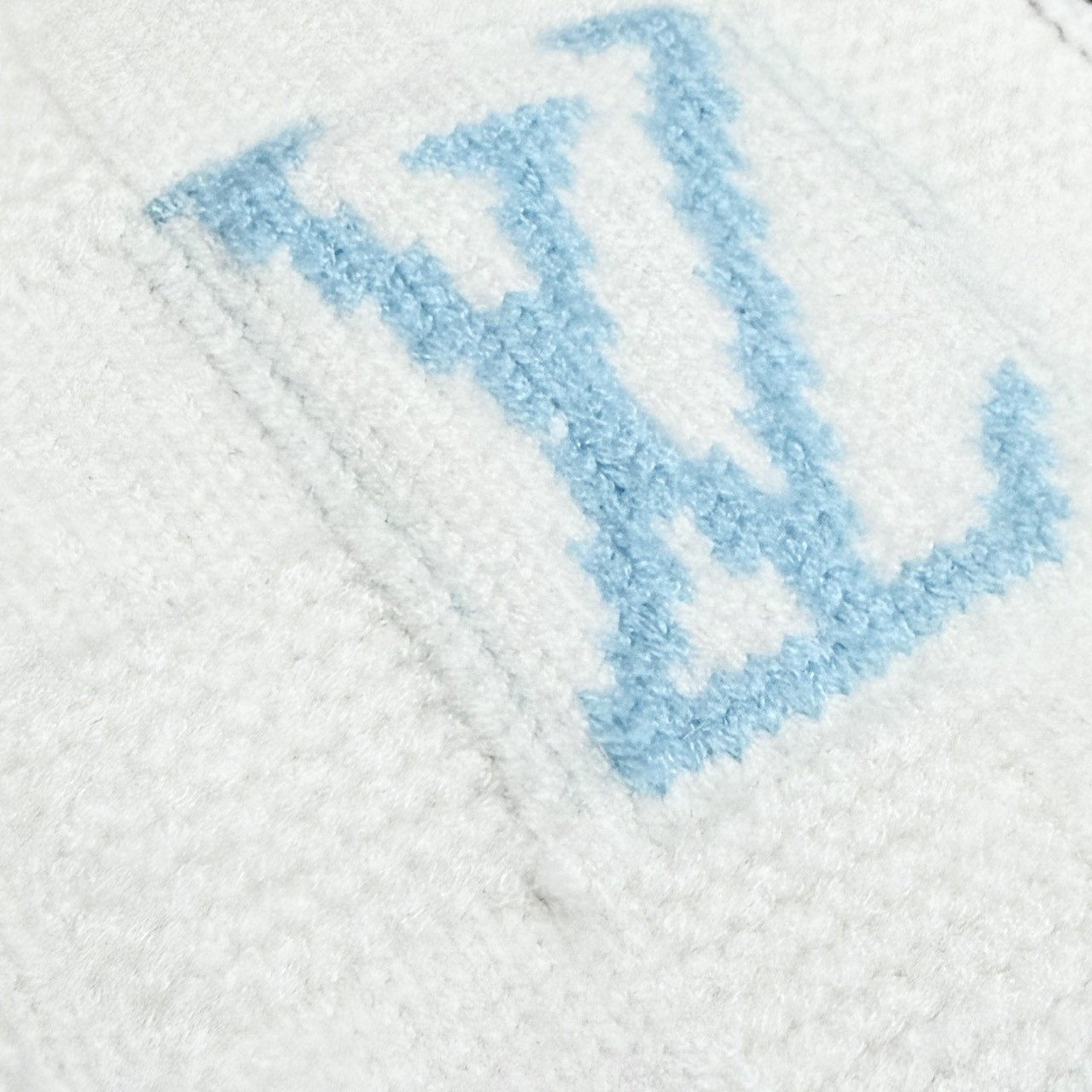 <p>LV 羊毛针织外套</p>