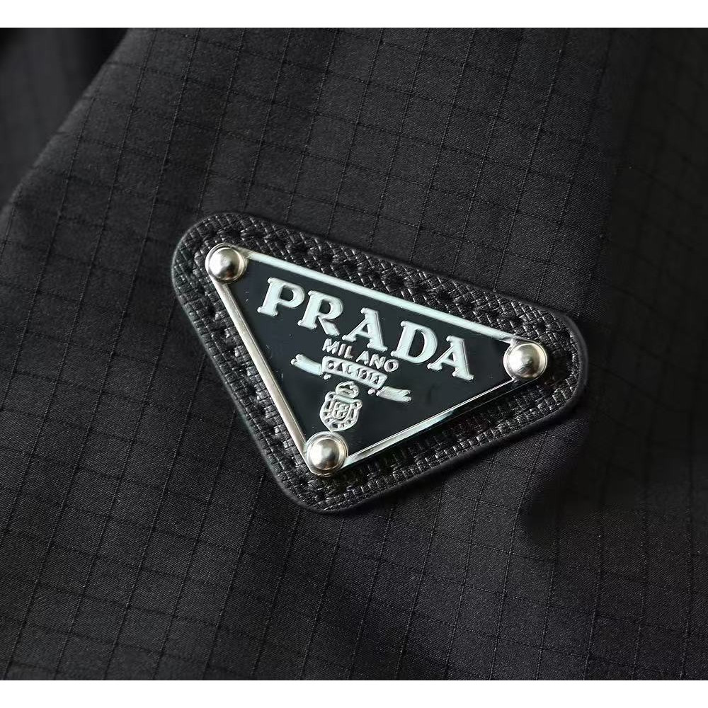 <p>PRADA&nbsp;男士夹克外套(800871)</p>
