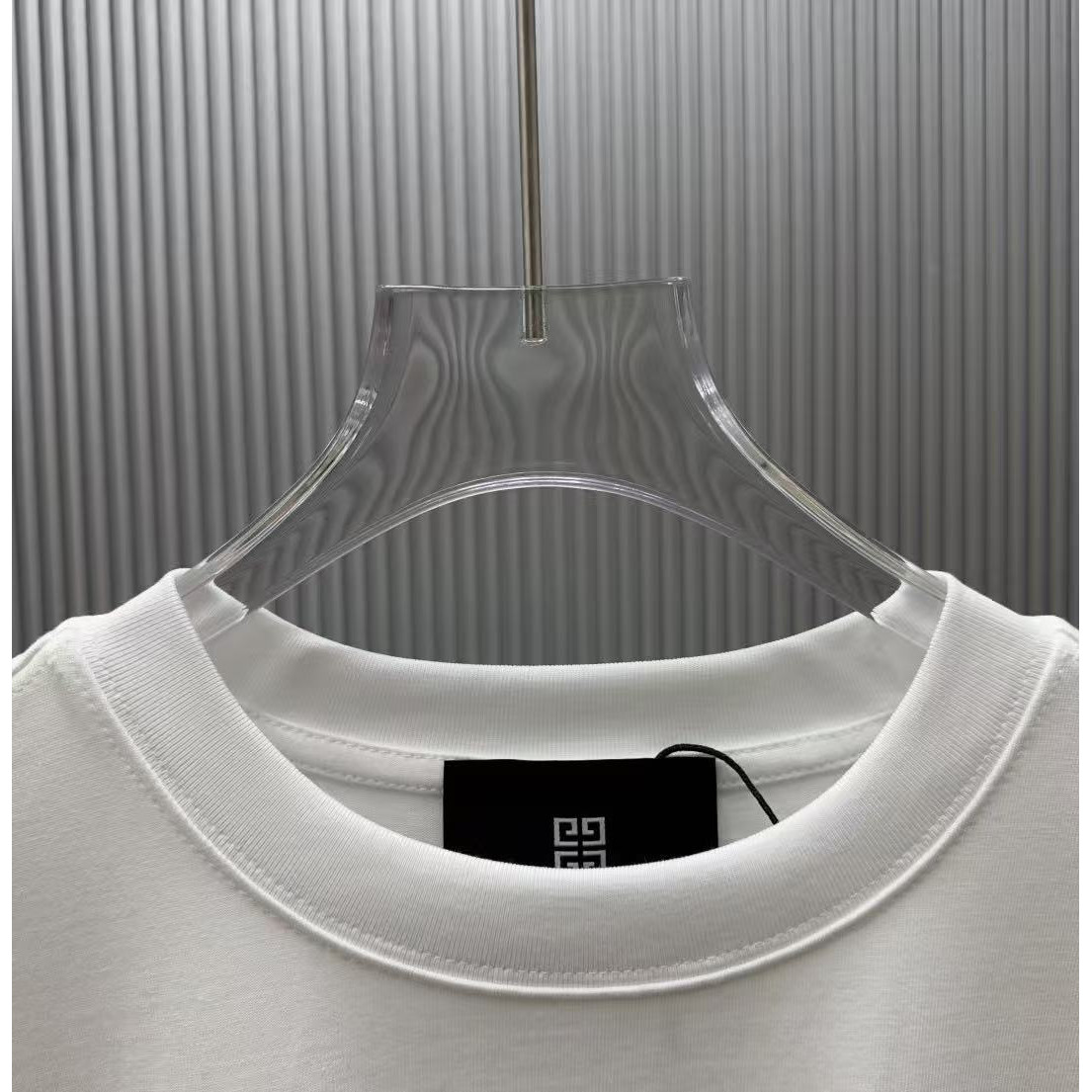 <p>GIVENCHY 长袖卫衣T恤(白)</p>