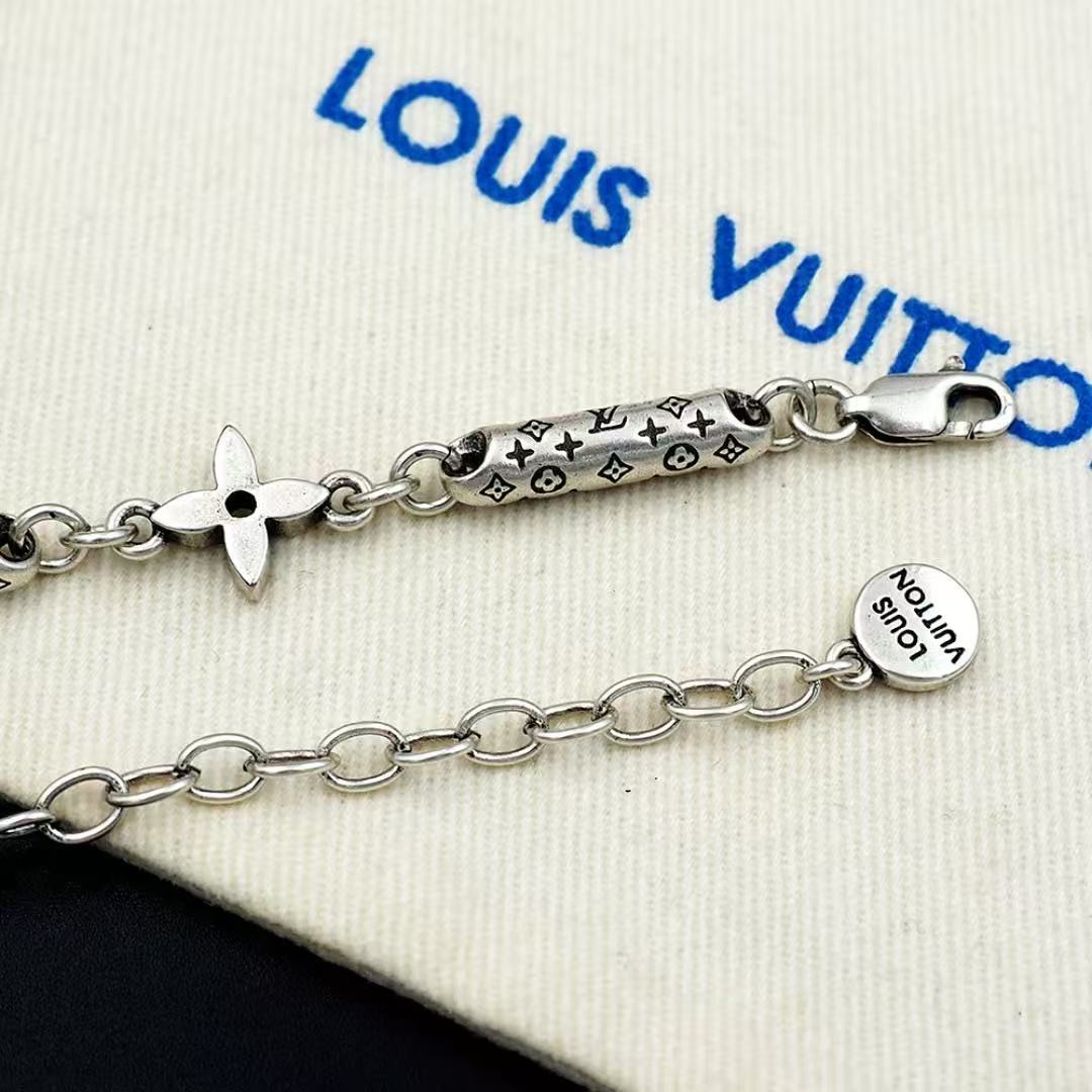<p>LV Bambou 可调节手链</p>