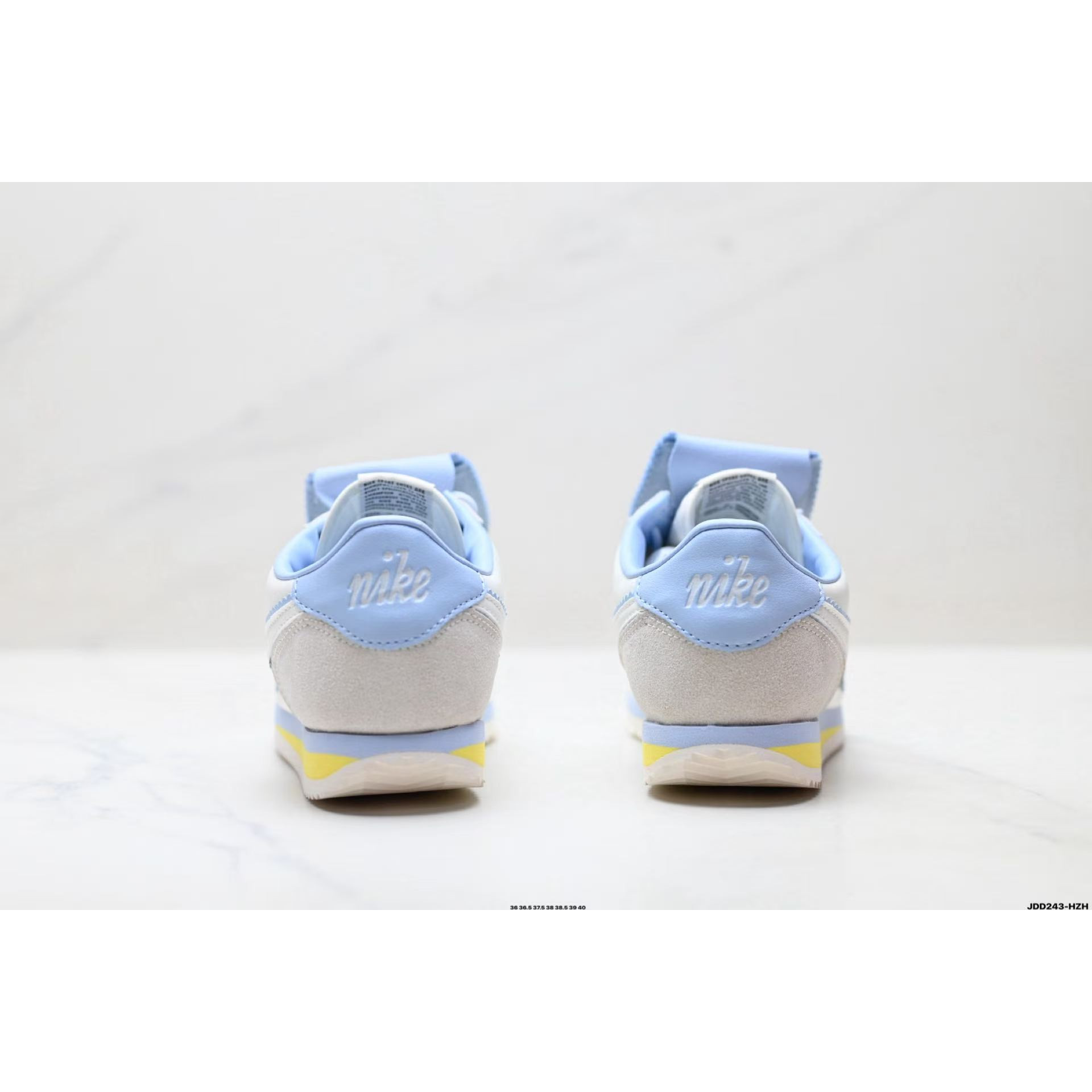 <p>Nike Classic Cortez 运动鞋&nbsp;</p>