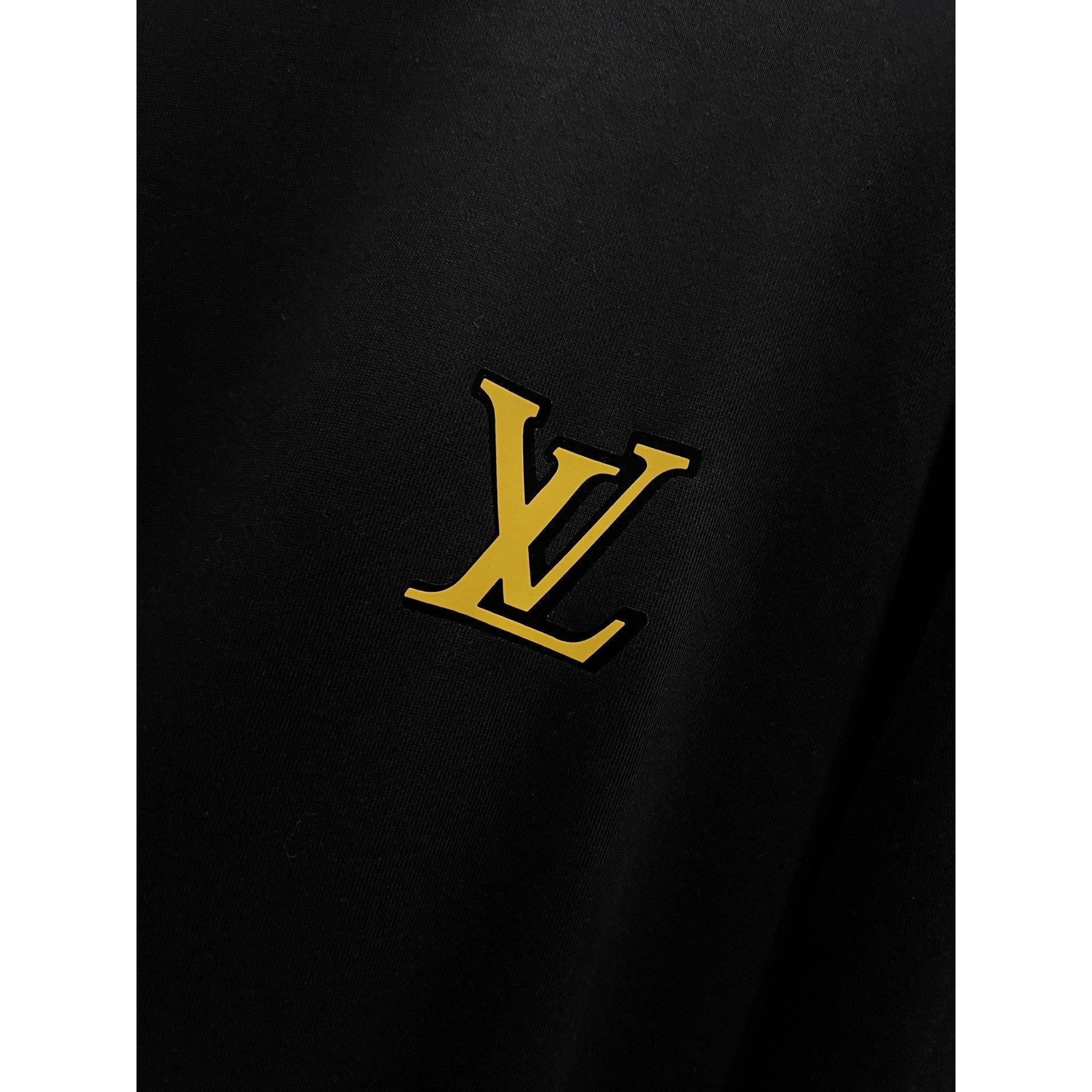 <p>LV 圆领长袖卫衣(黑)</p>