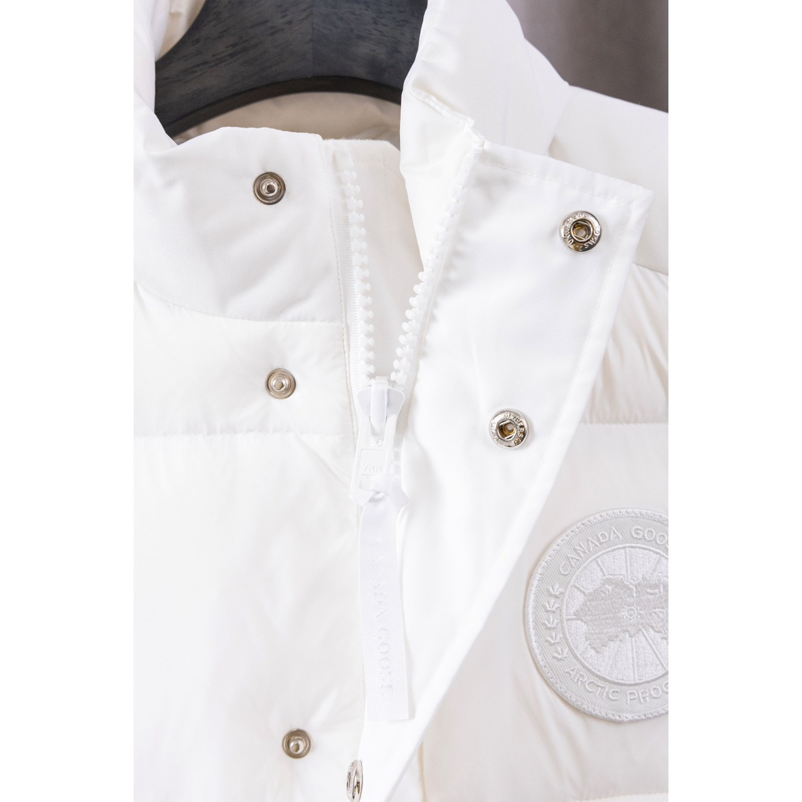 <p>Canada Goose Paradigm Freestyle Vest 2057MW羽绒服马甲(白色)</p>