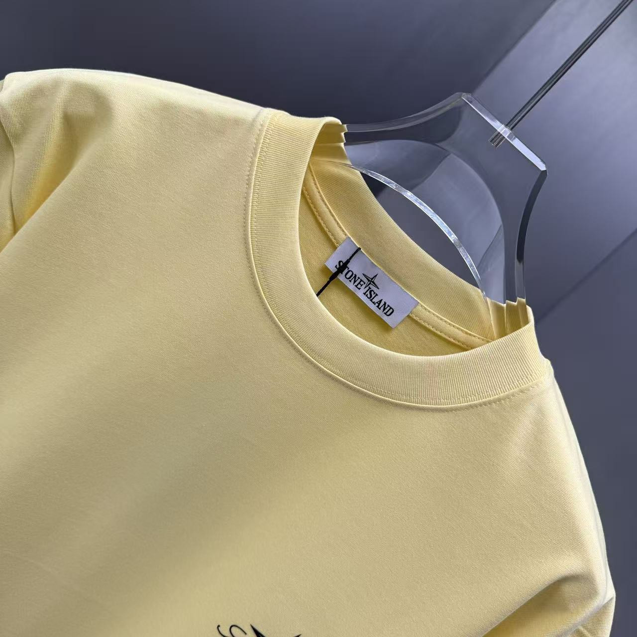 <p>Stone Island 短袖T恤(黃)</p>